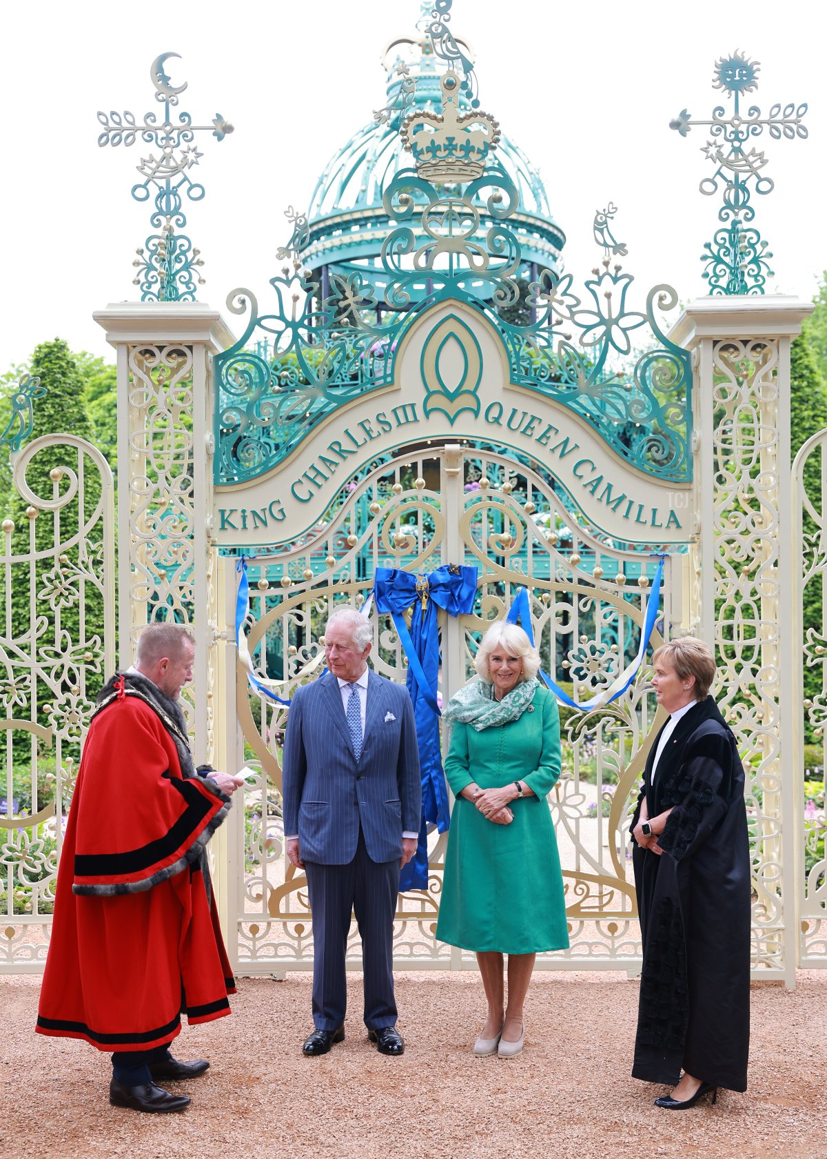 Il Re Carlo III e la Regina Camilla inaugurano il nuovo Giardino della Coronazione durante il primo giorno della loro visita di due giorni in Irlanda del Nord, il 24 maggio 2023 a Newtownabbey, Irlanda del Nord (Chris Jackson/Getty Images)