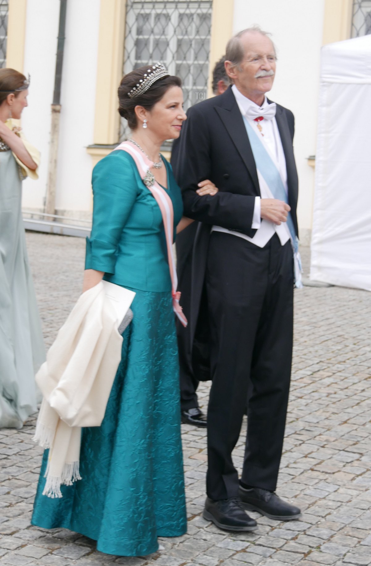 Il Duca e la Duchessa di Braganza arrivano per un gala di matrimonio che celebra il Principe Ludwig di Baviera e Sophie-Alexandra Evekink a Palazzo Nymphenburg a Monaco, 20 Maggio 2023 (Fotografia © Stefan. Non riprodurre.)