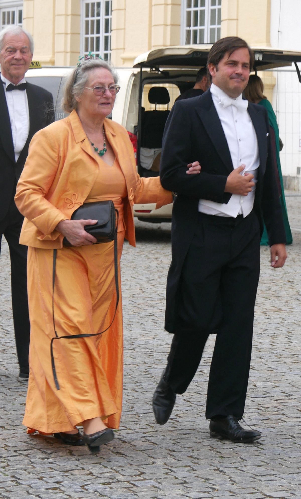 La Principessa Amelie di Urach e il Principe François di Orléans, Conte di Dreux arrivano per un gala di matrimonio che celebra il Principe Ludwig di Baviera e Sophie-Alexandra Evekink a Palazzo Nymphenburg a Monaco, 20 Maggio 2023 (Fotografia © Stefan. Non riprodurre.)