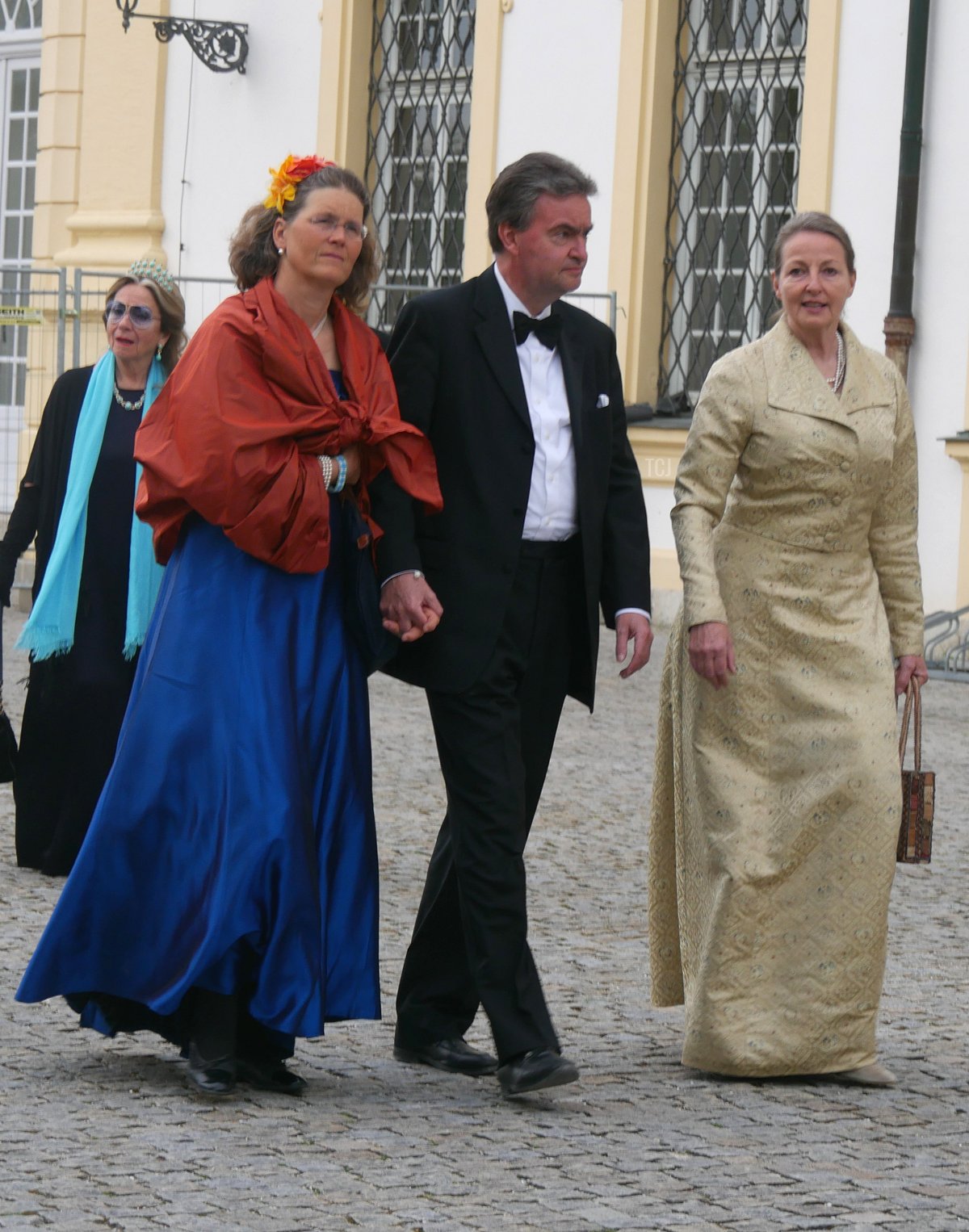 L'Archiduchessa Eilika, l'Archiduca Georg e l'Archiduchessa Gabriela d'Austria arrivano per un gala di matrimonio che celebra il Principe Ludwig di Baviera e Sophie-Alexandra Evekink a Palazzo Nymphenburg a Monaco, 20 Maggio 2023 (Fotografia © Stefan. Non riprodurre.)