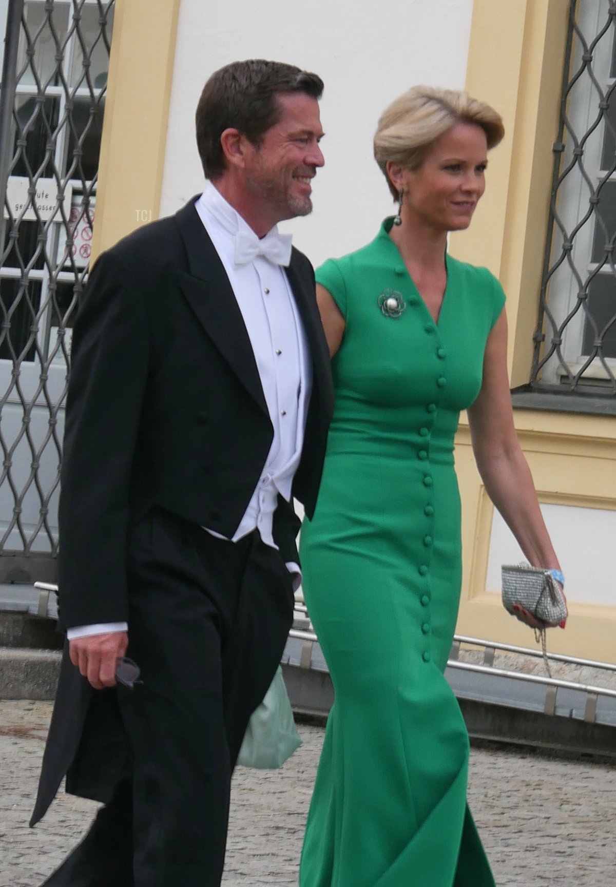 Karl-Theodor zu Guttenberg e sua moglie, Stephanie (nata Contessa di Bismarck-Schönhausen) arrivano per un gala di matrimonio che celebra il Principe Ludwig di Baviera e Sophie-Alexandra Evekink a Palazzo Nymphenburg a Monaco, 20 Maggio 2023 (Fotografia © Stefan. Non riprodurre.)