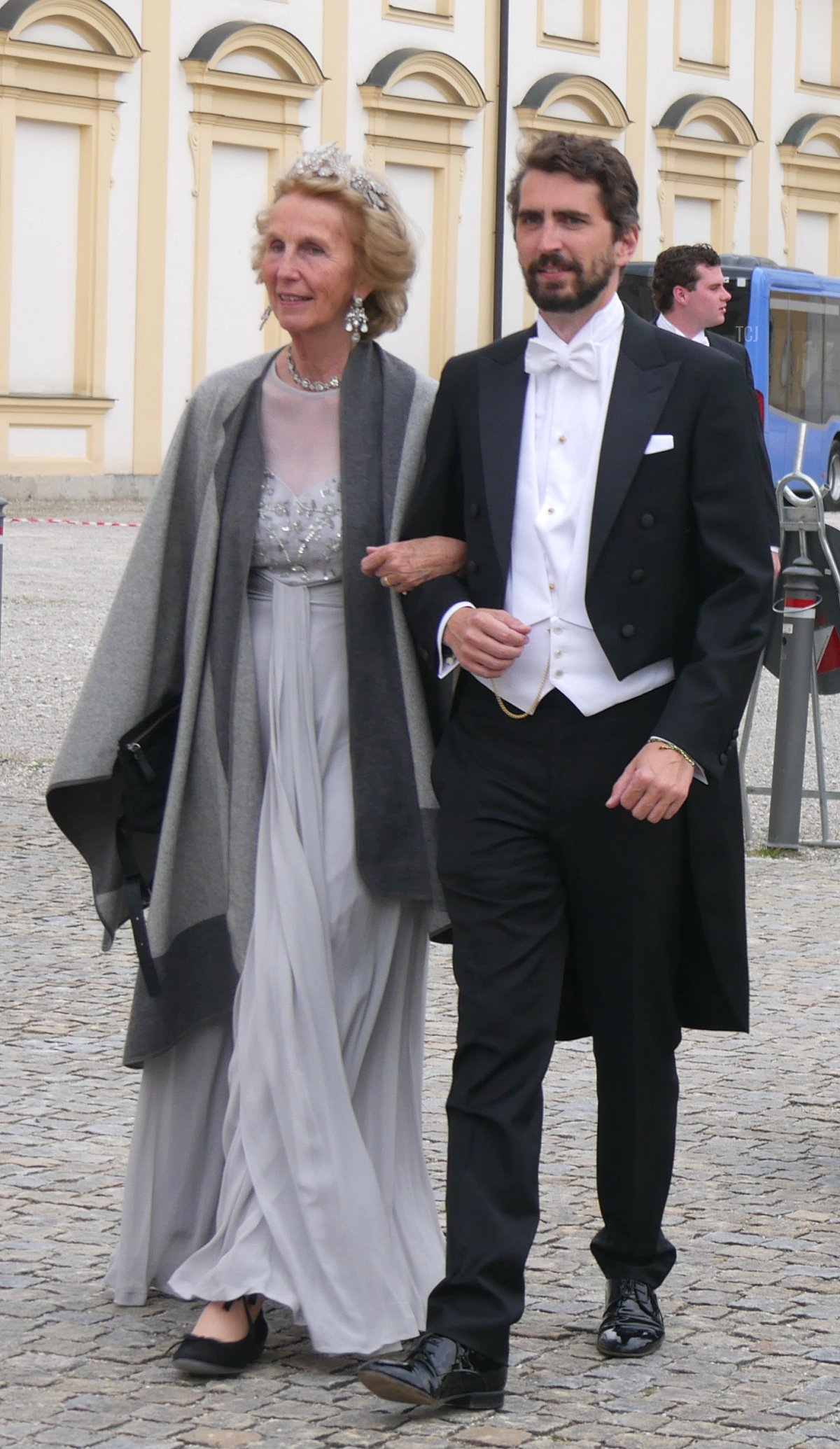 La Contessa Verena Moy de Sons arriva per un gala di matrimonio che celebra il Principe Ludwig di Baviera e Sophie-Alexandra Evekink a Palazzo Nymphenburg a Monaco, 20 Maggio 2023 (Fotografia © Stefan. Non riprodurre.)