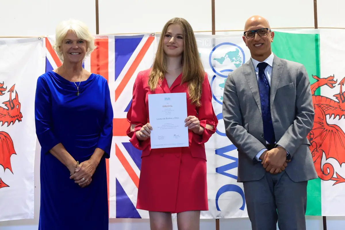 La Principessa Leonor viene fotografata durante la sua laurea dal UWC Atlantic College il 20 maggio 2023 a Llantwit Major, Galles (Handout/Spagnolo Royal Household tramite Getty Images)