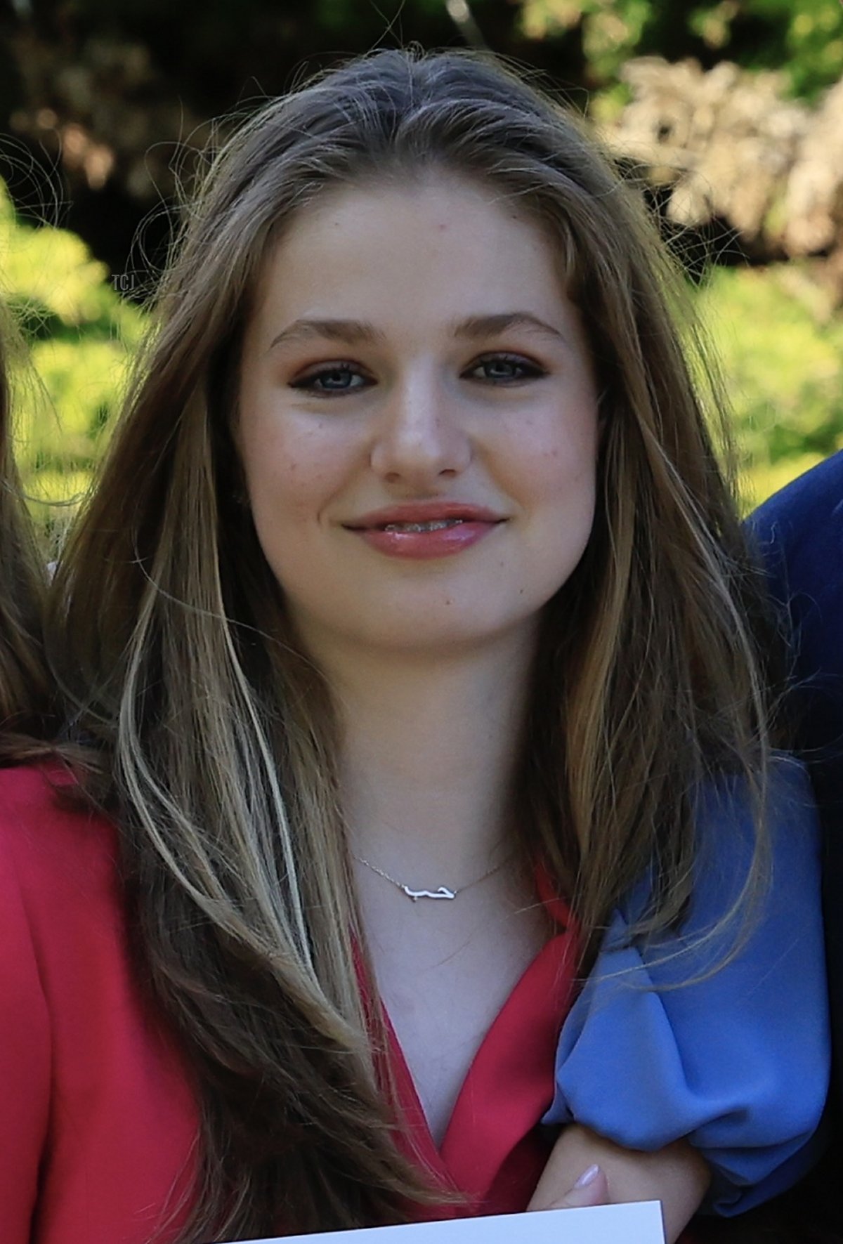 La Principessa Leonor viene fotografata dopo la sua laurea dal UWC Atlantic College il 20 maggio 2023 a Llantwit Major, Galles (Handout/Spagnolo Royal Household tramite Getty Images)