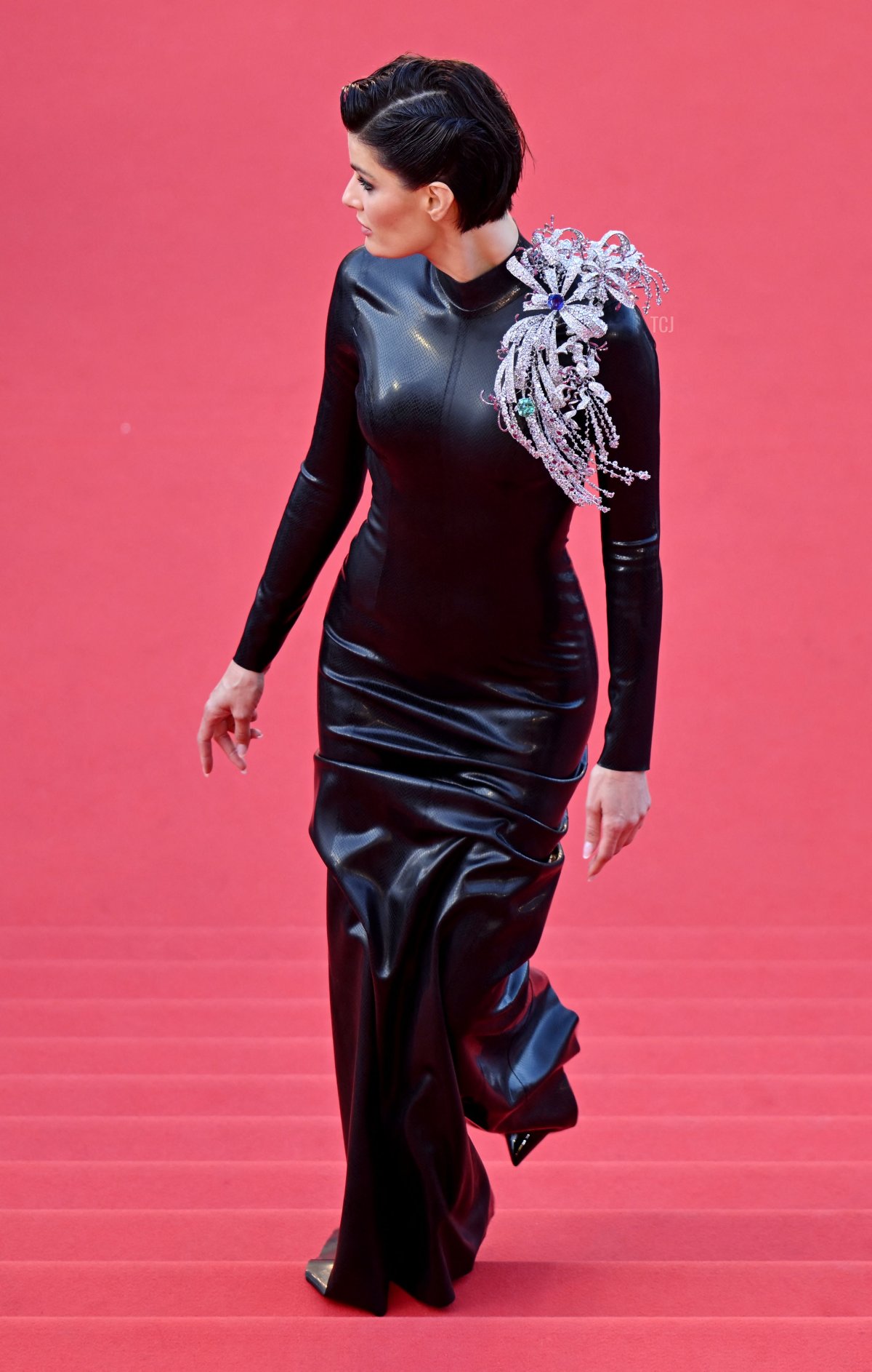 Isabeli Fontana walks the red carpet ahead of the closing ceremony during the 76th annual Cannes Film Festival at the Palais des Festivals on May 27, 2023 in Cannes, France (ANTONIN THUILLIER/AFP via Getty Images)