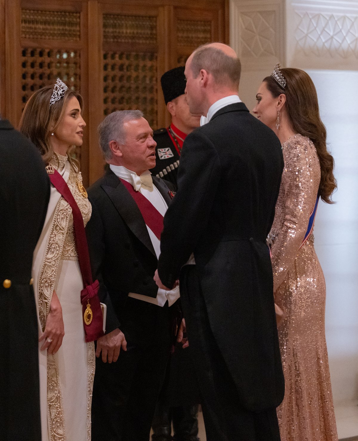 Il Principe e la Principessa del Galles partecipano a un banchetto per celebrare il matrimonio del Principe Ereditario Hussein e della Principessa Rajwa ad Amman, 1 giugno 2023 (Royal Hashemite Court)