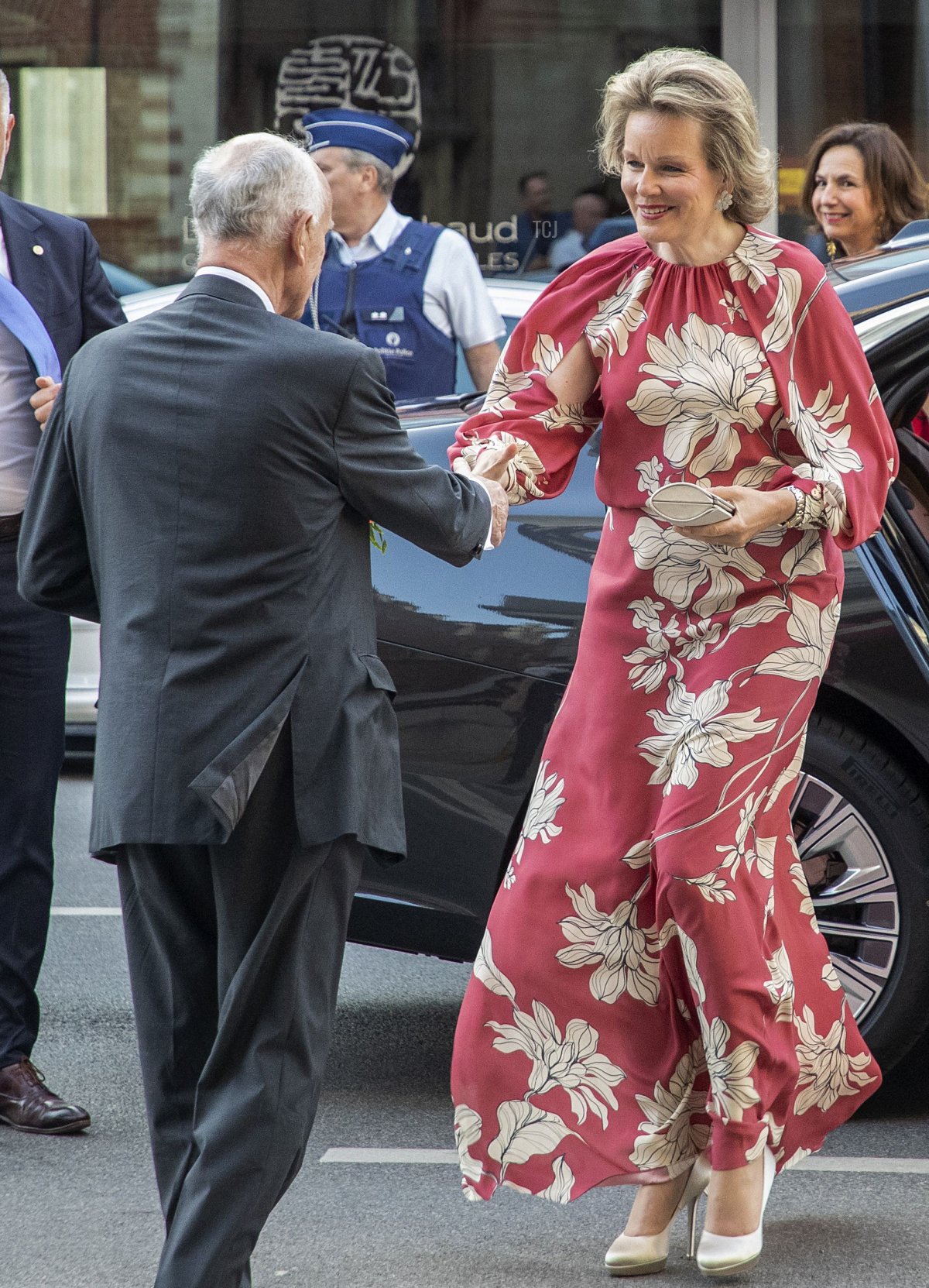 La Regina Mathilde dei Belgi è arrivata per l'inizio delle finali dell'edizione 2023 del Concorso di Voce Regina Elisabetta presso la sala concerti Bozar a Bruxelles il 1 giugno 2023 (NICOLAS MAETERLINCK/Belga/AFP via Getty Images)