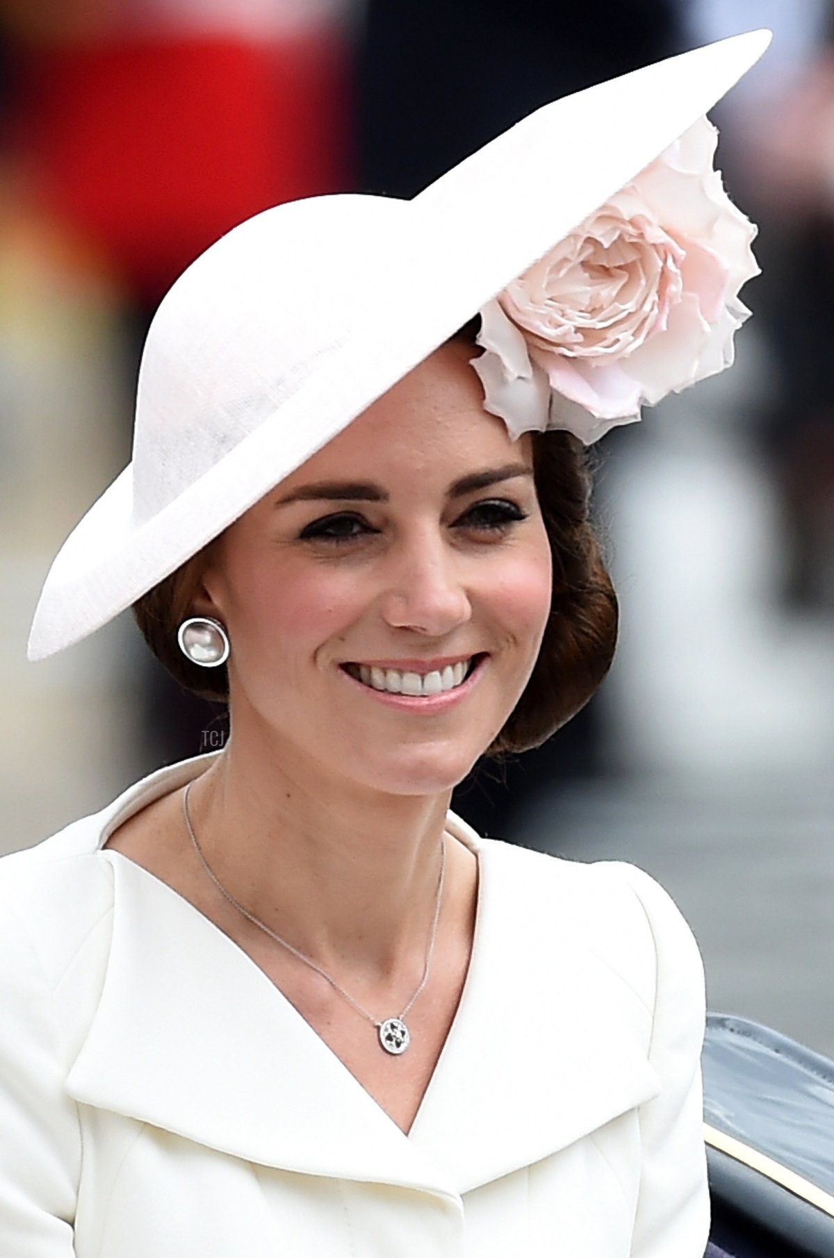 La Duchessa di Cambridge è seduta su una carrozza durante il Trooping the Colour, quest'anno per il 90° compleanno della Regina, l'11 giugno 2016 a Londra, Inghilterra (Ben A. Pruchnie/Getty Images)