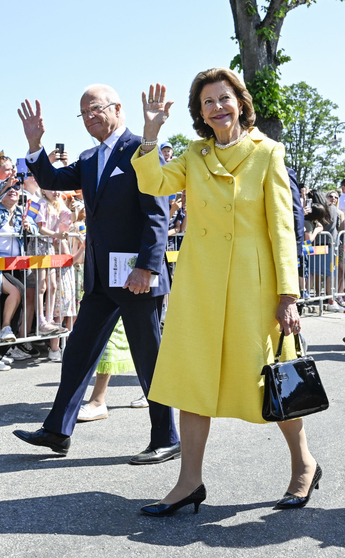 Il Re Carlo XVI Gustavo e la Regina Silvia di Svezia visitano Strängnäs il Giorno Nazionale, 6 Giugno 2023 (PONTUS LUNDAHL/TT NEWS AGENCY/AFP via Getty Images)