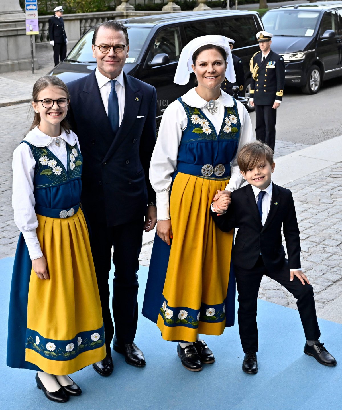 La Principessa Vittoria e il Principe Daniel di Svezia, con i loro figli, la Principessa Estelle e il Principe Oscar, arrivano alla ricezione del Giorno Nazionale al Museo Nordico di Stoccolma, 6 Giugno 2023 (Jonas Ekströmer/TT News Agency/Alamy)