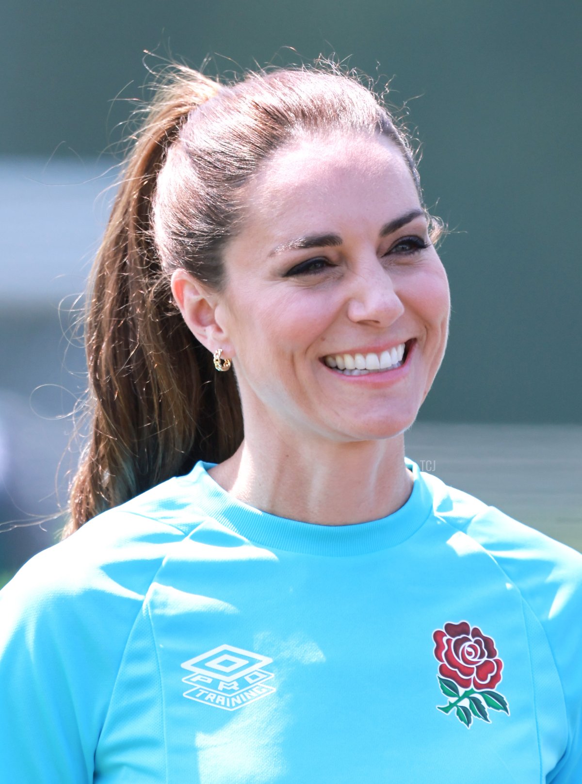 La Principessa di Galles sorride mentre partecipa a esercizi sul campo durante la sua visita al Maidenhead Rugby Club il 7 giugno 2023 a Maidenhead, Inghilterra (Chris Jackson/Getty Images)