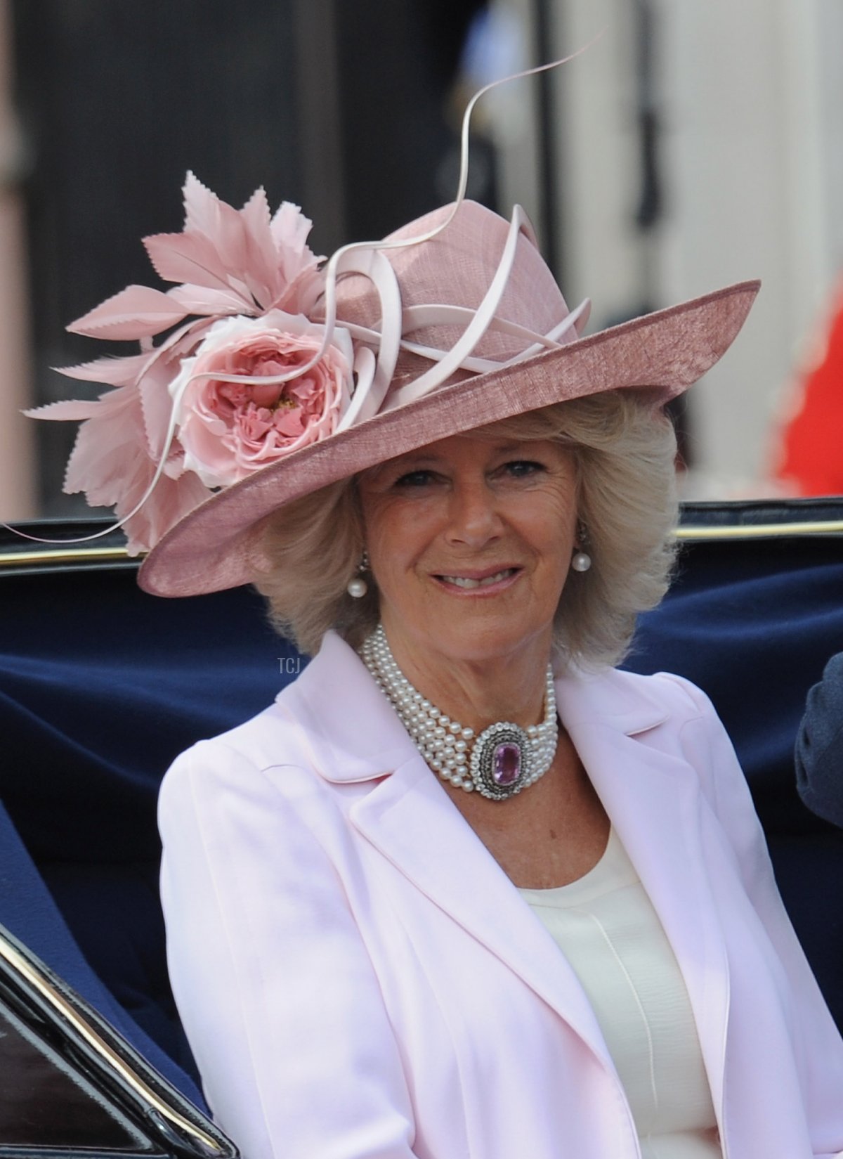 La Duchessa di Cornovaglia lascia Buckingham Palace durante il Trooping the Colour il 12 giugno 2010 a Londra, Inghilterra (Ian Gavan/Getty Images)