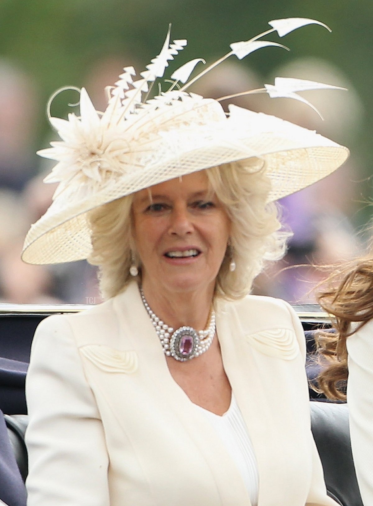 La Duchessa di Cornovaglia viaggia in carrozza trainata da cavalli dopo aver partecipato alla parata del Trooping the Colour l'11 giugno 2011 a Londra, Inghilterra (Dan Kitwood/Getty Images)