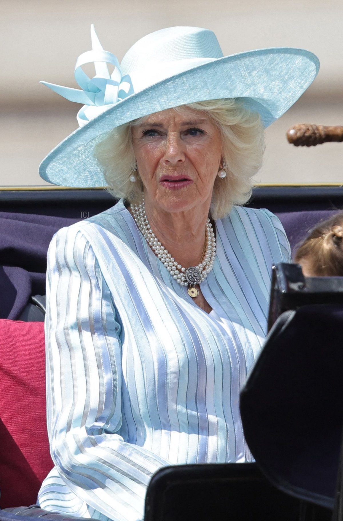 La Duchessa di Cornovaglia viaggia in carrozza trainata da cavalli durante la Parata di Compleanno della Regina, Trooping the Colour, parte delle celebrazioni del Giubileo di Platino della Regina Elisabetta II a Londra il 2 giugno 2022 (CHRIS JACKSON/POOL/AFP via Getty Images)