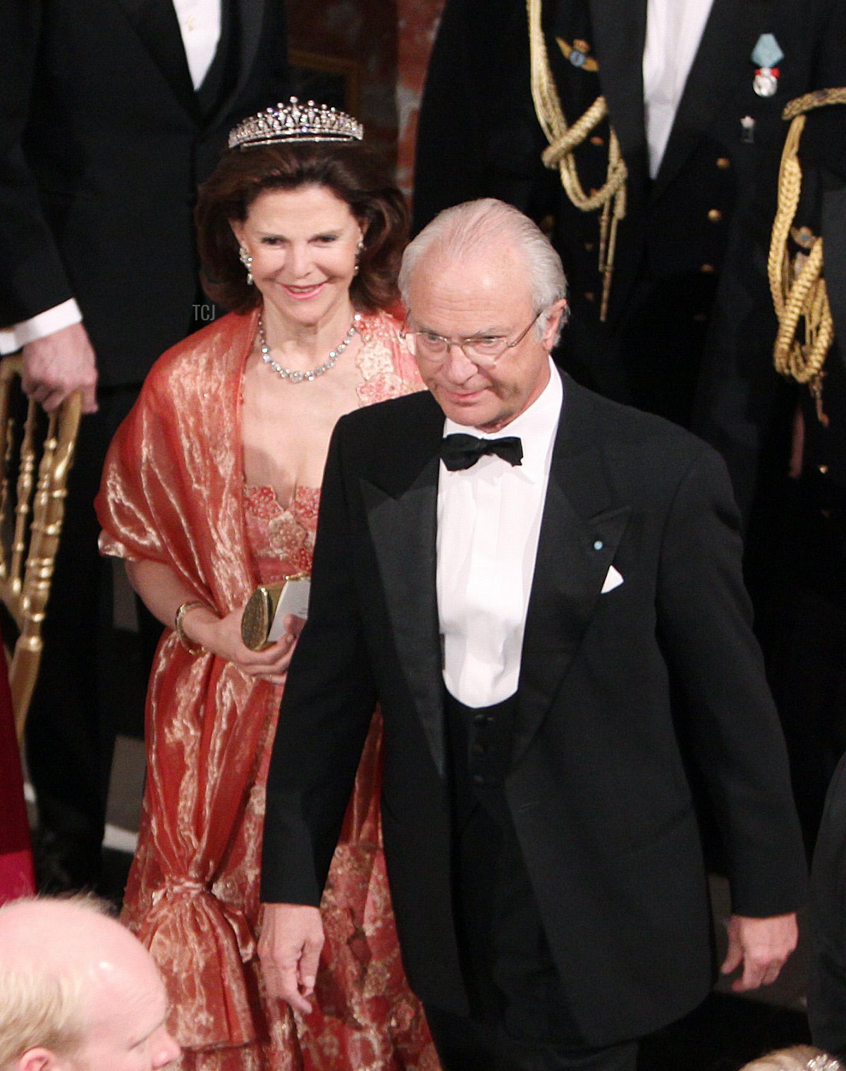 Re Carl XVI Gustaf e Regina Silvia di Svezia partecipano a una cena di gala per celebrare il 70° compleanno della Regina Margrethe II di Danimarca al Palazzo di Fredensborg, 16 aprile 2010 (Patrick van Katwijk/DPA Picture Alliance Archive/Alamy)