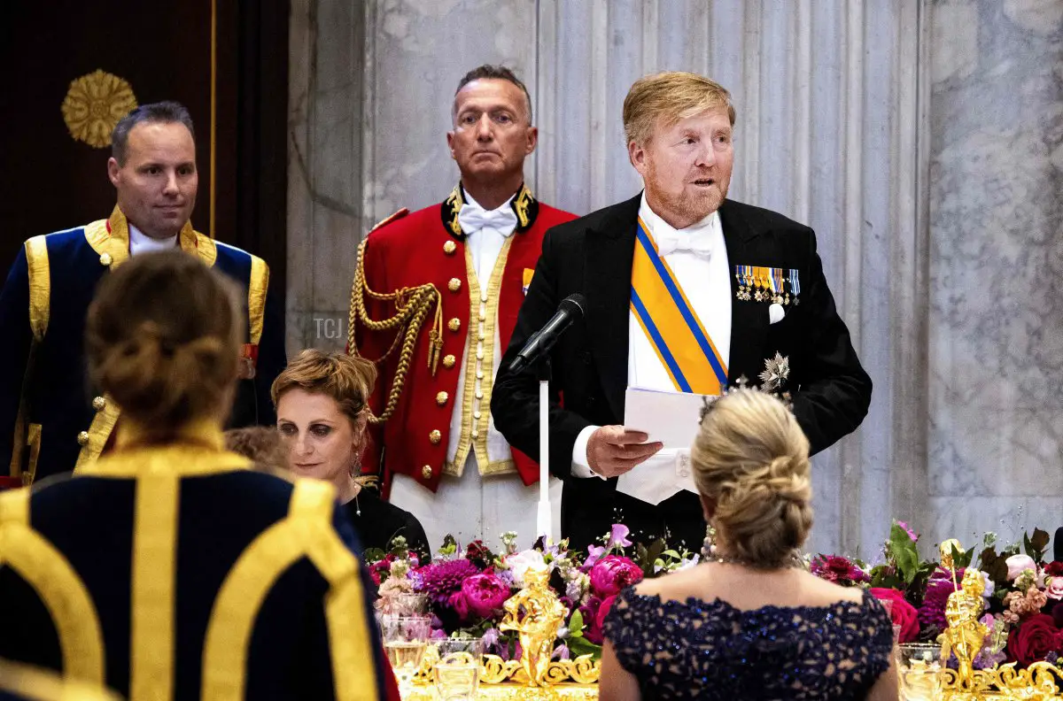 Il Re Willem-Alexander e la Regina Máxima dei Paesi Bassi alla cena di gala per il Corpo Diplomatico al Palazzo Reale il 14 giugno 2023 ad Amsterdam (RAMON VAN FLYMEN/POOL/AFP via Getty Images)