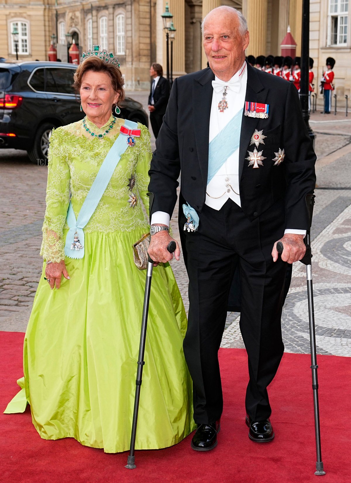 King Harald V and Queen Sonja of Norway arrive ahead of a gala dinner at Amalienborg Palace in Copenhagen on June 15, 2023 (MADS CLAUS RASMUSSEN/Ritzau Scanpix/AFP via Getty Images)