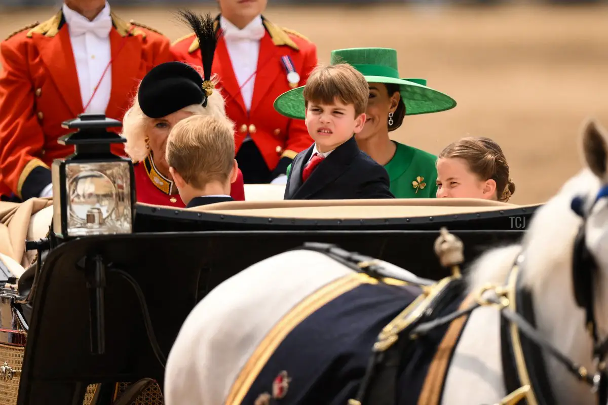 La Regina Camilla, la Principessa del Galles e i Principi George, Louis e Charlotte di Galles in carrozza durante il Trooping the Colour il 17 giugno 2023 a Londra, Inghilterra (DANIEL LEAL/AFP via Getty Images)