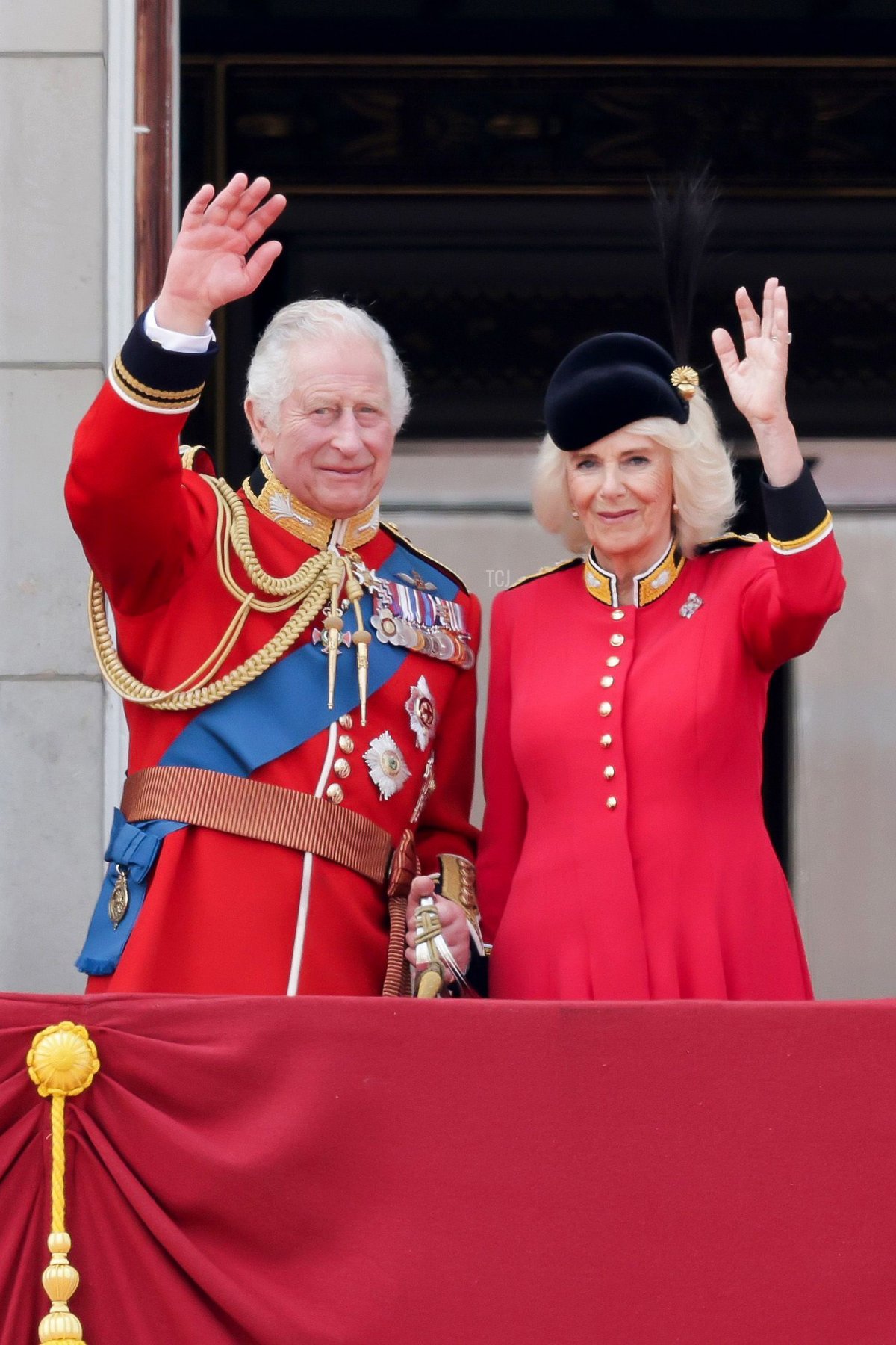 Il re Carlo III e la regina Camilla salutano dal balcone di Buckingham Palace durante il Trooping the Colour il 17 giugno 2023 a Londra, Inghilterra (Chris Jackson/Getty Images)