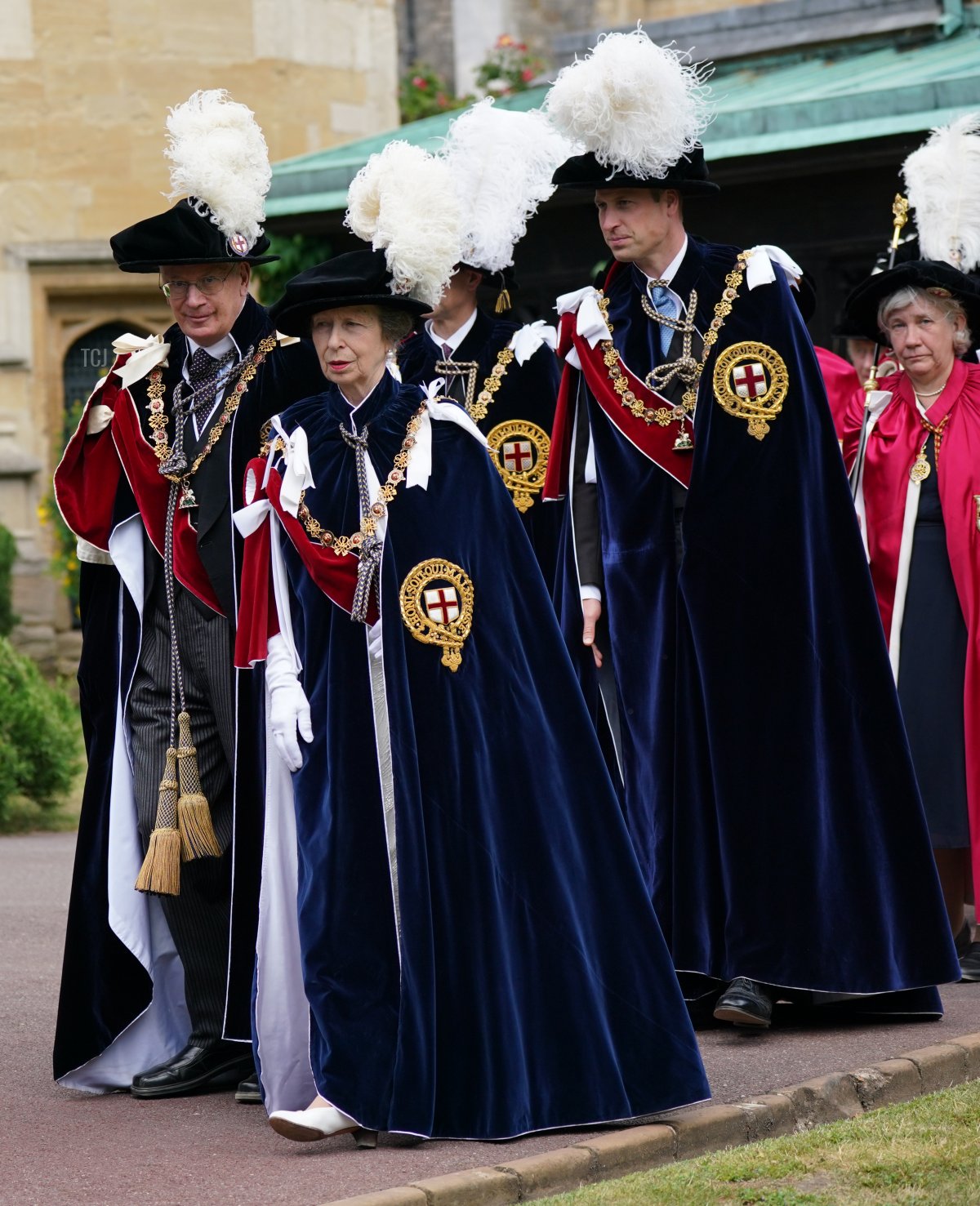 Il Duca di Gloucester, la Principessa Reale, il Duca di Edimburgo e il Principe di Galles arrivano alla Cappella di San Giorgio per partecipare al servizio dell'Ordine della Giarrettiera al Castello di Windsor il 19 giugno 2023 a Windsor, Inghilterra (Yui Mok-WPA Pool/Getty Images)