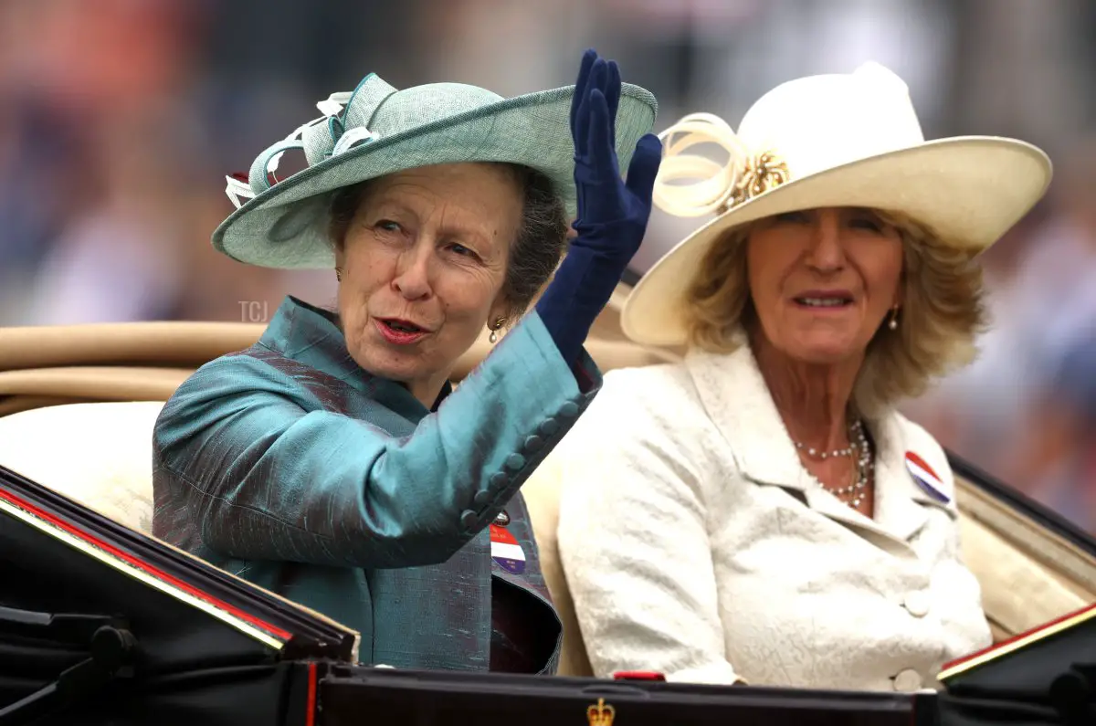 La Principessa Reale e la signora Simon Elliot arrivano nella processione reale prima del Royal Ascot all'ippodromo di Ascot il 20 giugno 2023 ad Ascot, Inghilterra (Alex Pantling/Getty Images)