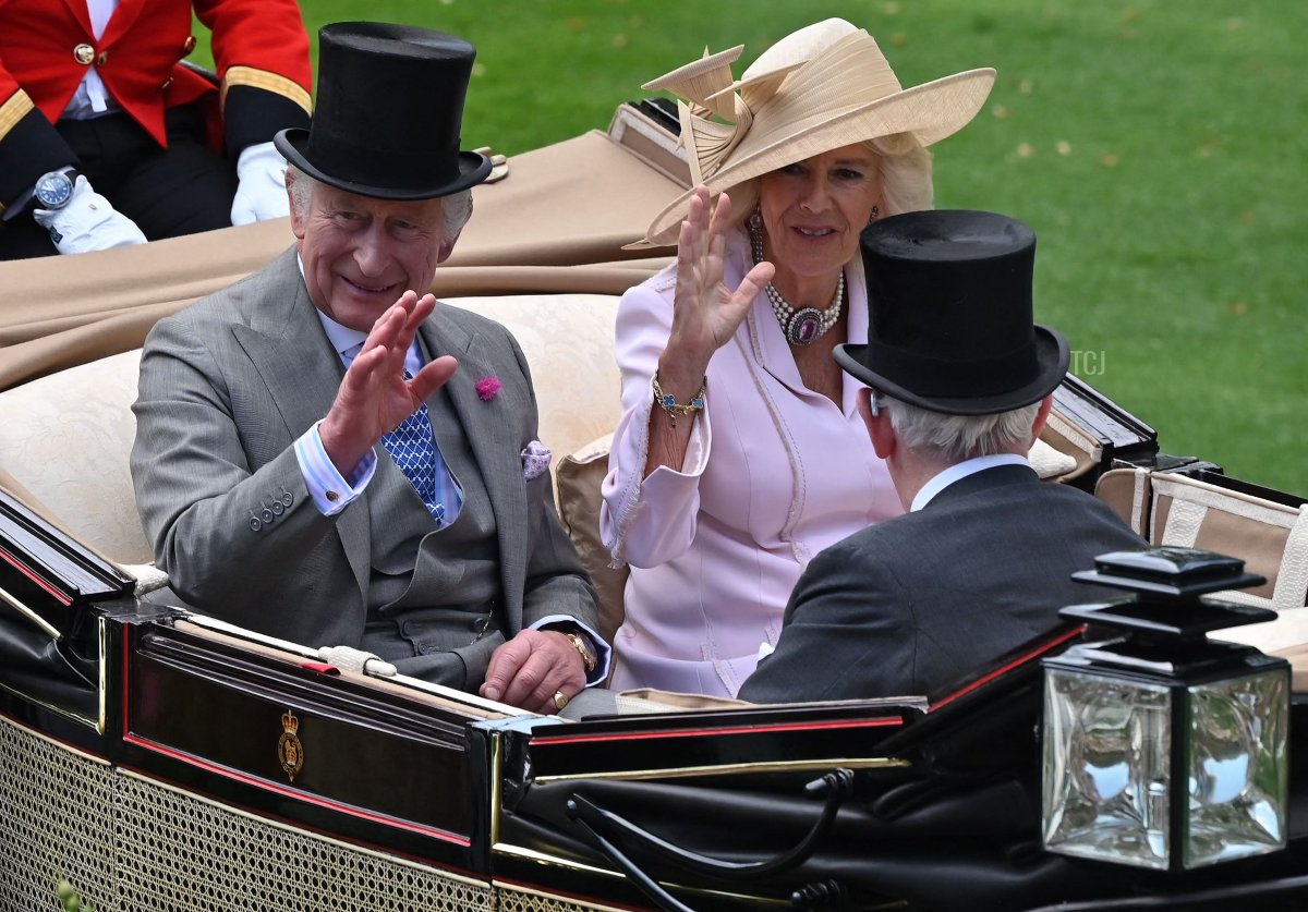 Re Carlo III e Regina Camilla partecipano al secondo giorno di Royal Ascot all'ippodromo di Ascot il 21 giugno 2023 in Ascot, Inghilterra (JUSTIN TALLIS/AFP via Getty Images)