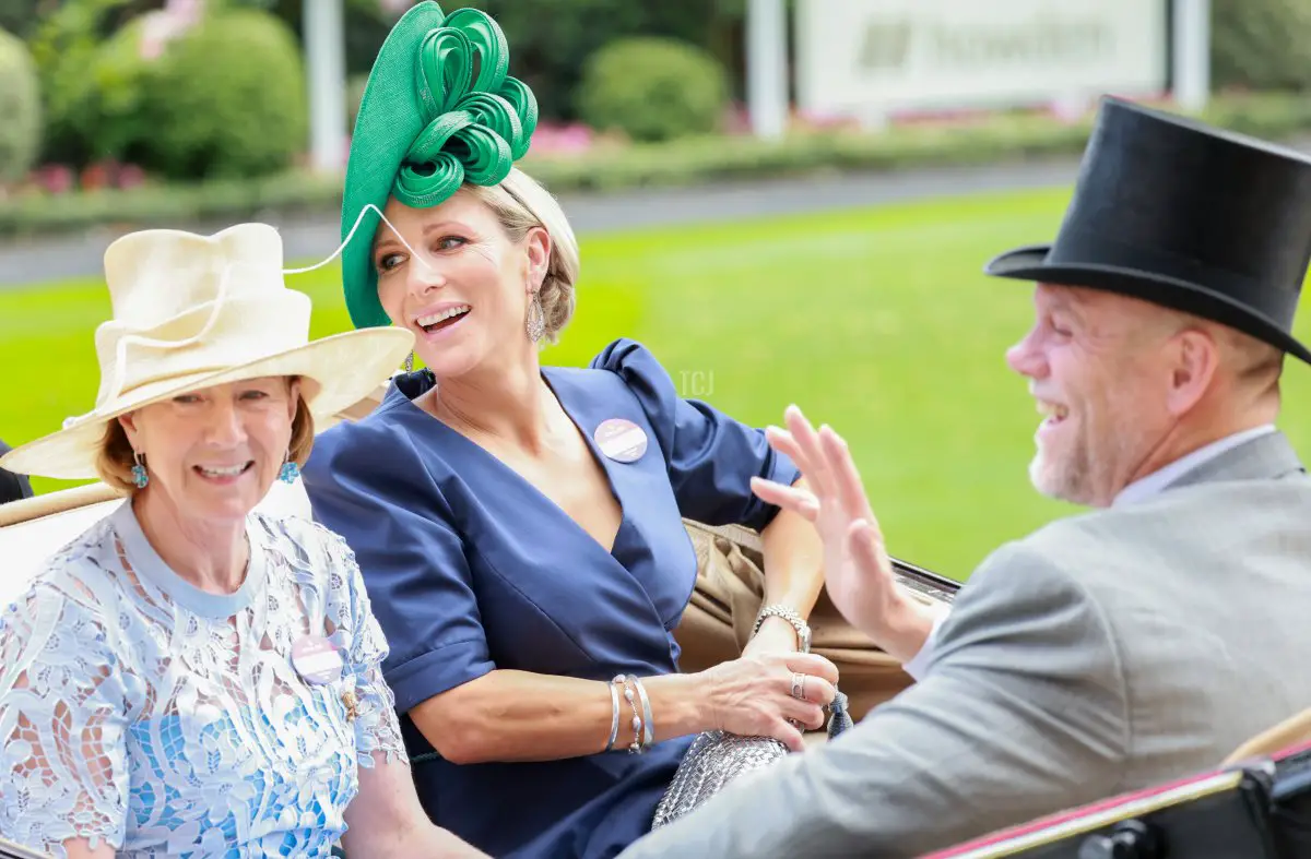 Maureen Haggas, Zara Tindall e Mike Tindall partecipano al secondo giorno di Royal Ascot all'ippodromo di Ascot il 21 giugno 2023 in Ascot, Inghilterra (Chris Jackson/Getty Images)