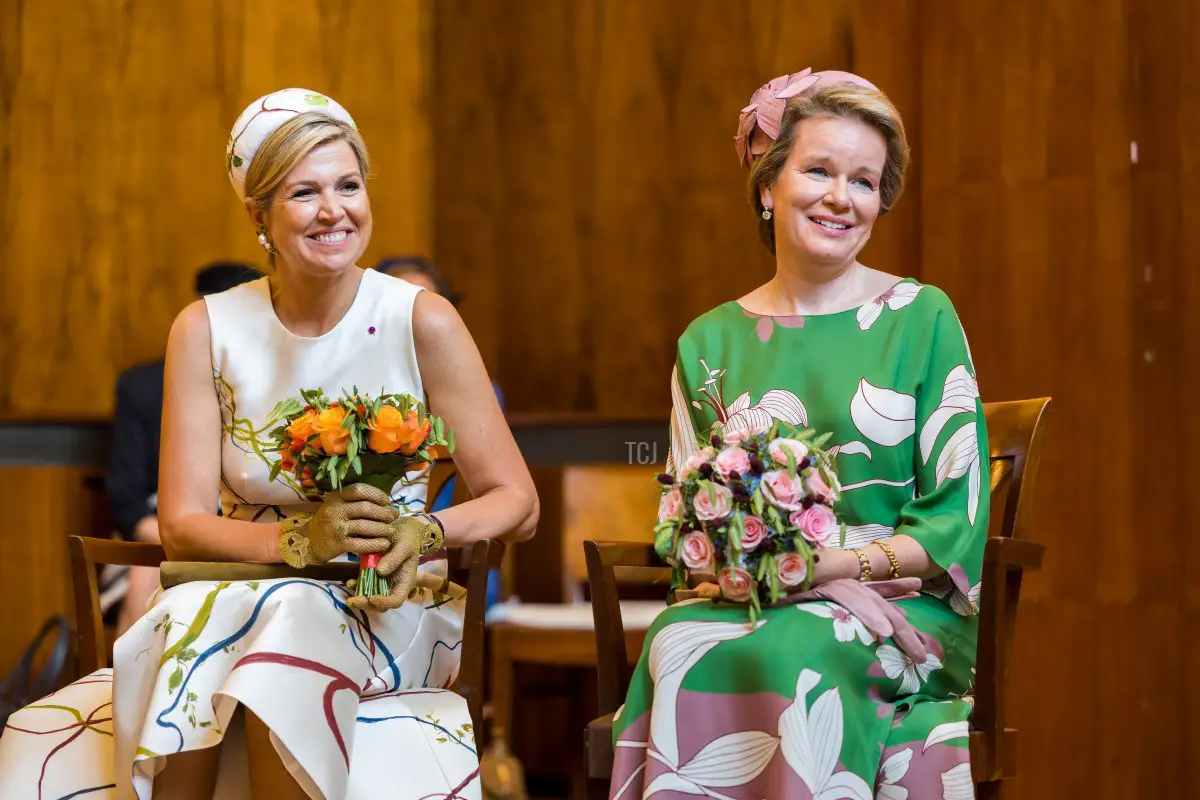 La Regina Matilde dei Belgi e la Regina Maxima dei Paesi Bassi visitano la Cappella Musicale di Regina Elisabetta il 21 giugno 2023 a Waterloo, Belgio (Geert Vanden Wijngaert/Getty Images)