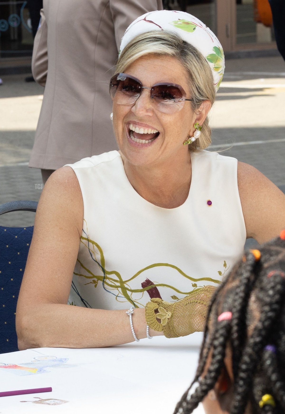 La Regina Maxima dei Paesi Bassi incontra residenti locali mentre visita l'Istituto St-Andre a Charleroi il 21 giugno 2023 (GEERT VANDEN WIJNGAERT/Belga/AFP via Getty Images)