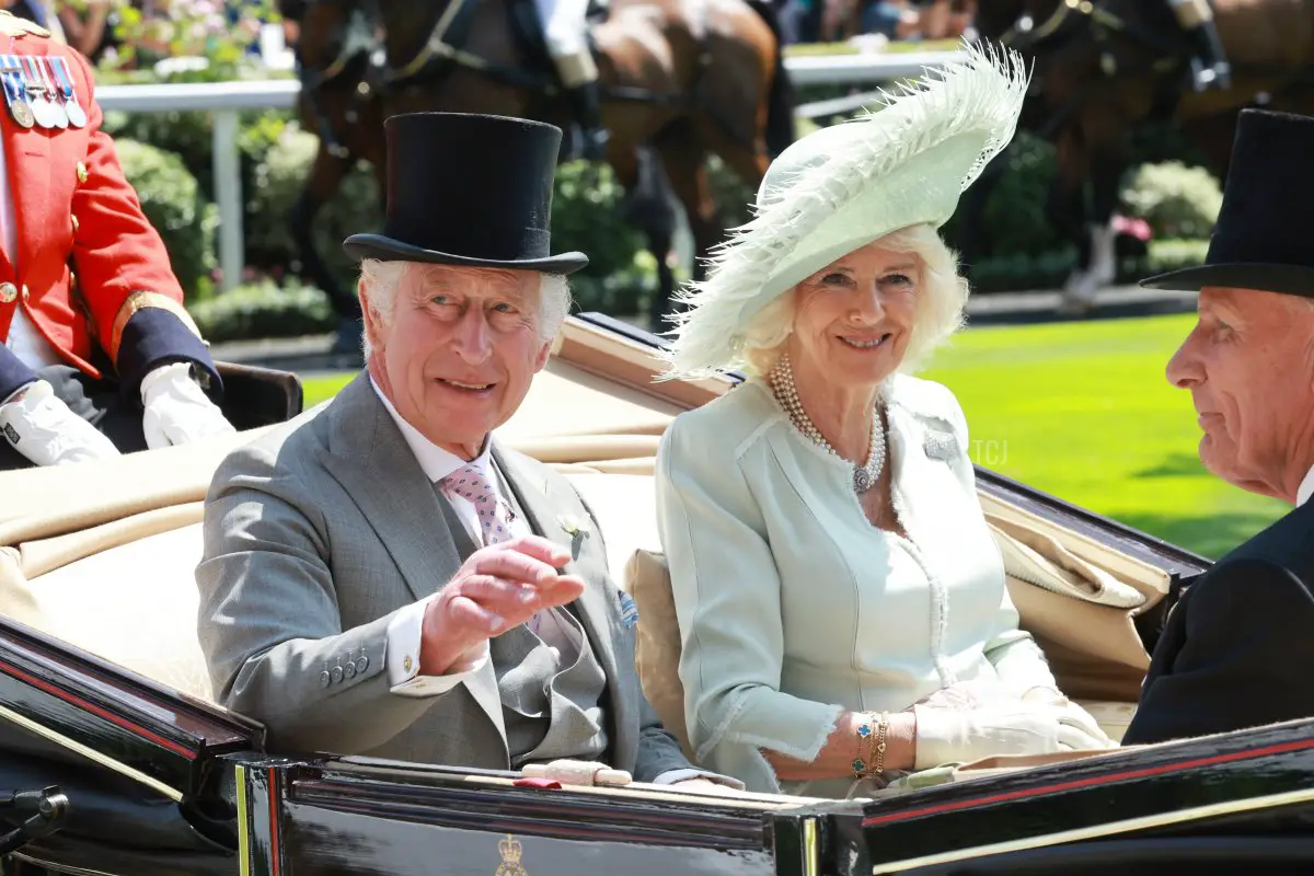 Il Re Carlo III e la Regina Camilla partecipano al terzo giorno dell'Royal Ascot presso l'Ascot Racecourse il 22 giugno 2023 (Chris Jackson/Getty Images)