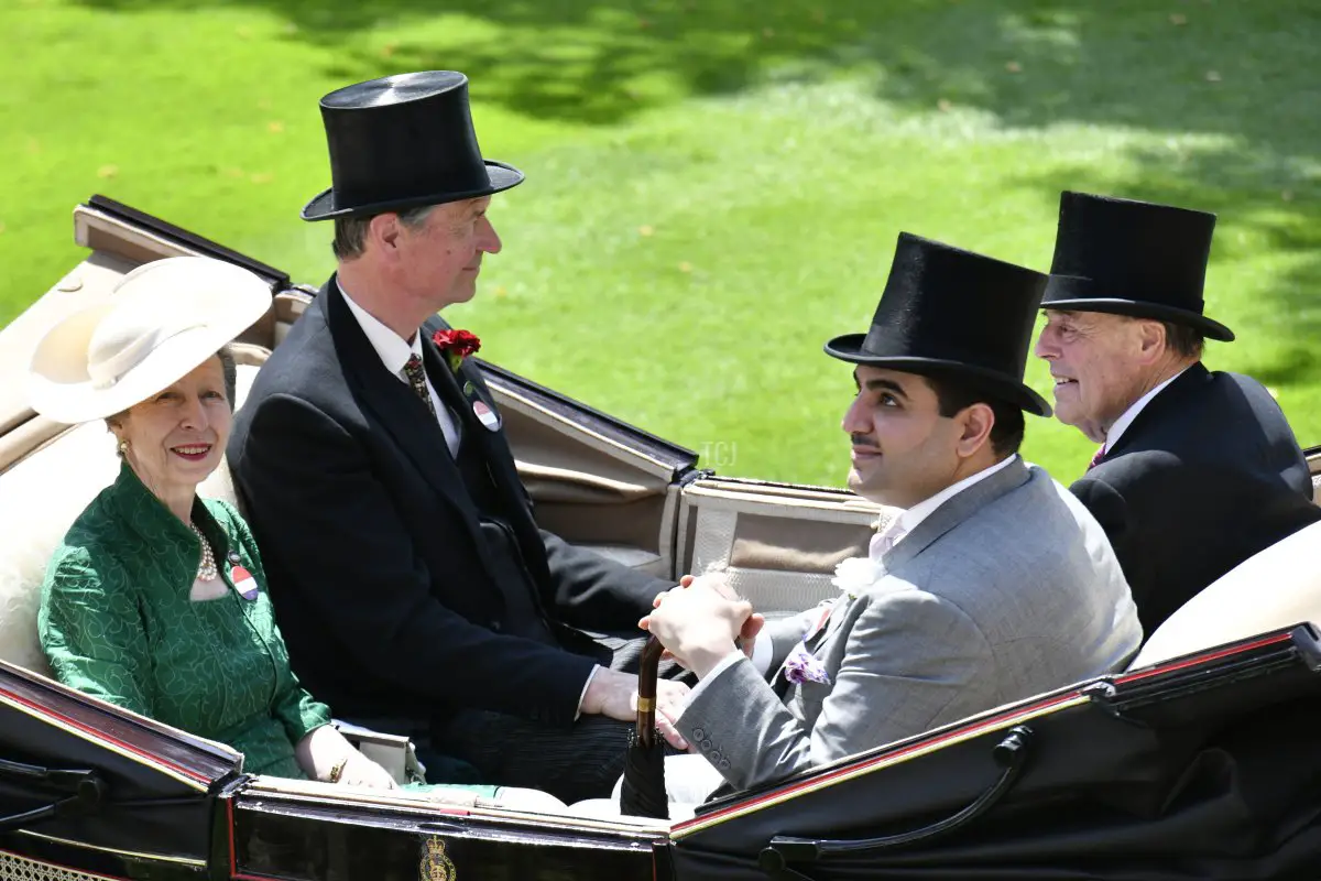 La Principessa Reale, Sir Timothy Laurence, Sheikh Hamad bin Abdullah Al Thani e Lord Soames di Fletching partecipano al terzo giorno dell'Royal Ascot presso l'Ascot Racecourse il 22 giugno 2023 (Kirstin Sinclair/Getty Images per Royal Ascot)