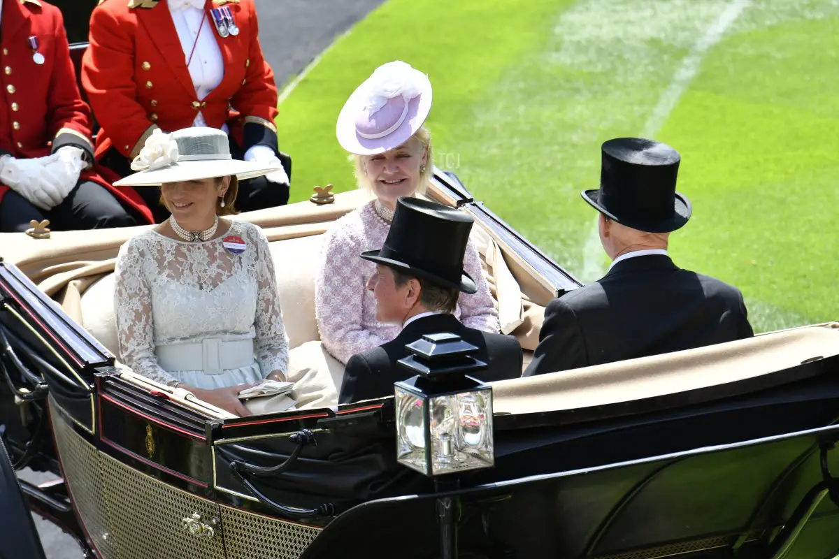 Lady Carolyn Warren, Rachel Hood, John Warren e John Gosden partecipano al terzo giorno dell'Royal Ascot presso l'Ascot Racecourse il 22 giugno 2023 (Kirstin Sinclair/Getty Images per Royal Ascot)