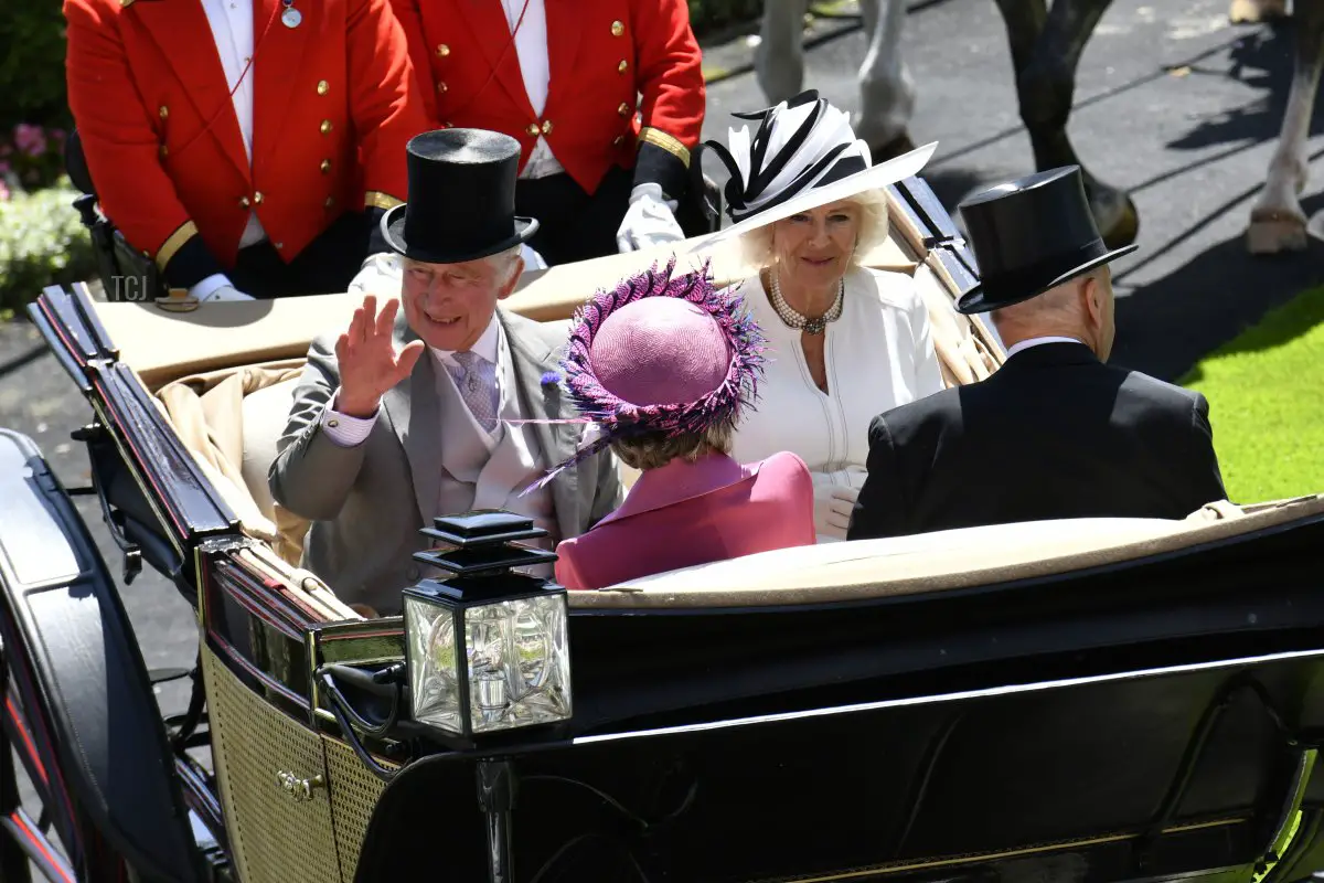 Il Re e la Regina e il Duca e la Duchessa di Devonshire partecipano al quarto giorno di Royal Ascot il 23 giugno 2023 (Kirstin Sinclair/Getty Images per Royal Ascot)