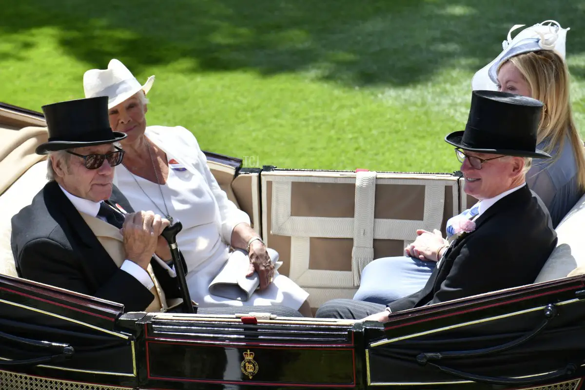 David Mills, Dame Judi Dench, e William e Kelley Farish partecipano al quarto giorno di Royal Ascot il 23 giugno 2023 (Kirstin Sinclair/Getty Images per Royal Ascot)