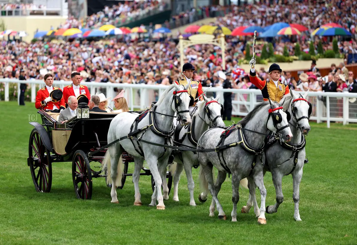 Re Carlo III e Regina Camilla partecipano al quinto giorno di Royal Ascot il 24 giugno 2023 (Tom Dulat/Getty Images per Ascot Racecourse)