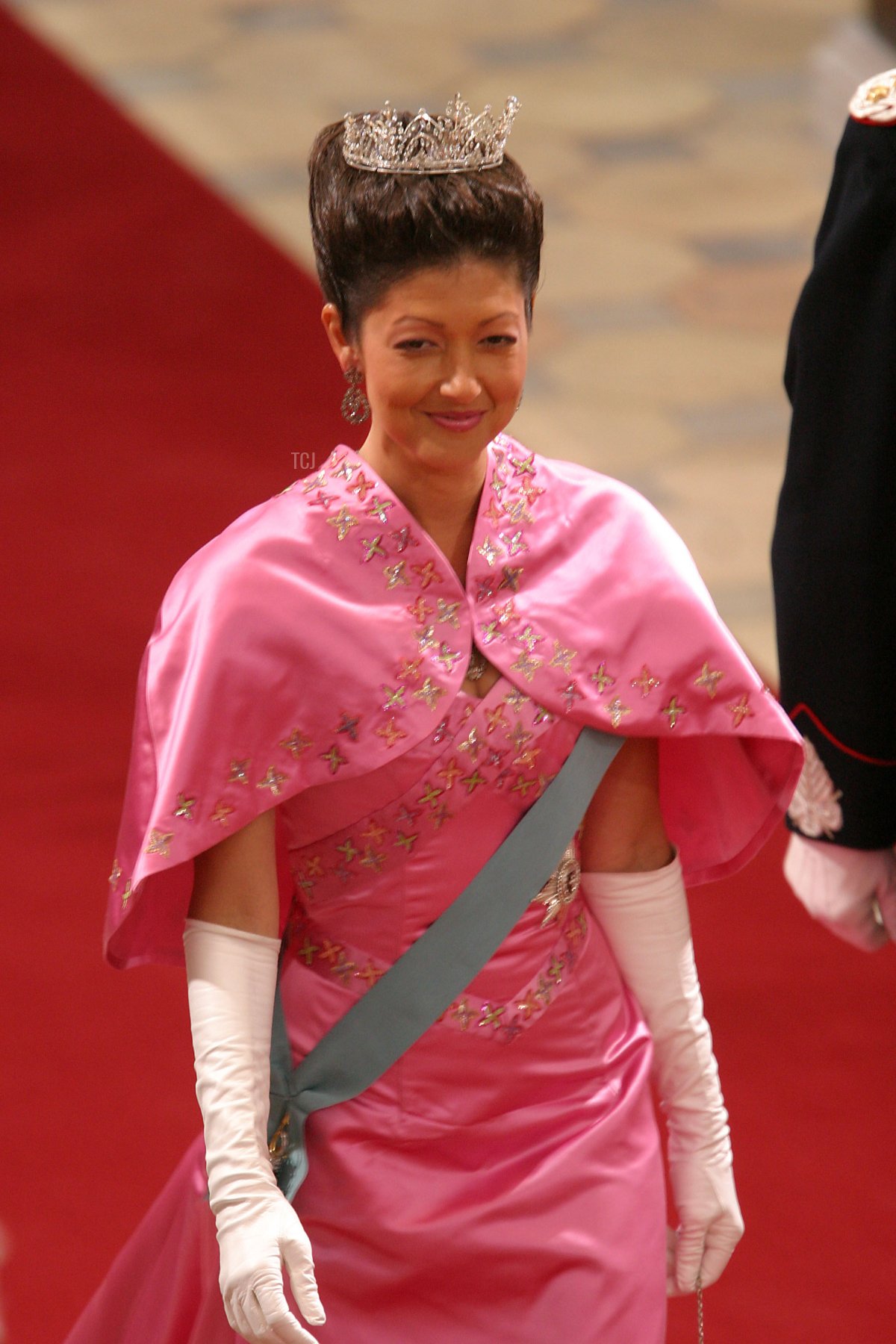 Principessa Alexandra di Danimarca arriva per partecipare al matrimonio di suo cognato, il Principe Ereditario Frederik e Mary Donaldson presso la Cattedrale di Copenhagen il 14 maggio 2004 (Sean Gallup/Getty Images)