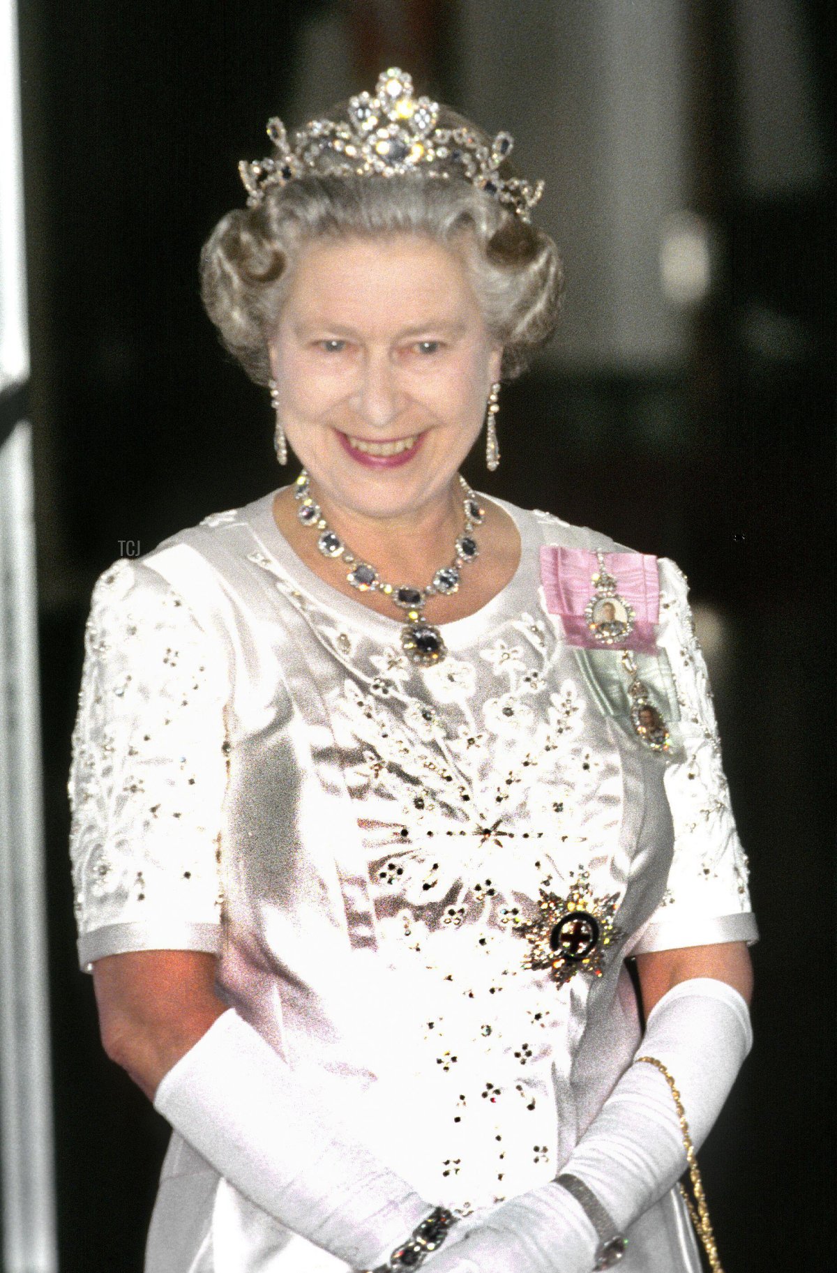 La Regina Elisabetta II partecipa a una cena di stato alla Casa Bianca a Washington, D.C., il 14 maggio 1991 (David Cooper/Alamy)