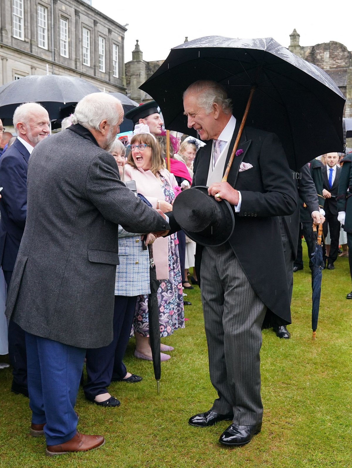 Re Carlo III partecipa a una festa in giardino al Palazzo di Holyroodhouse a Edimburgo il 4 luglio 2023 (Jonathan Brady - WPA Pool/Getty Images)