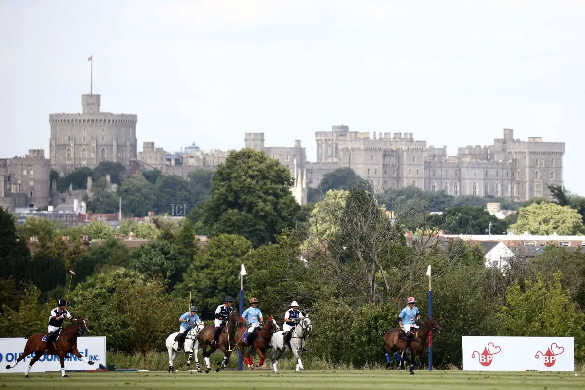 Il Principe del Galles gioca nella Out-Sourcing Inc. Royal Charity Polo Cup 2023 al Guards Polo Club il 6 luglio 2023 a Egham, Inghilterra (HENRY NICHOLLS/AFP via Getty Images)