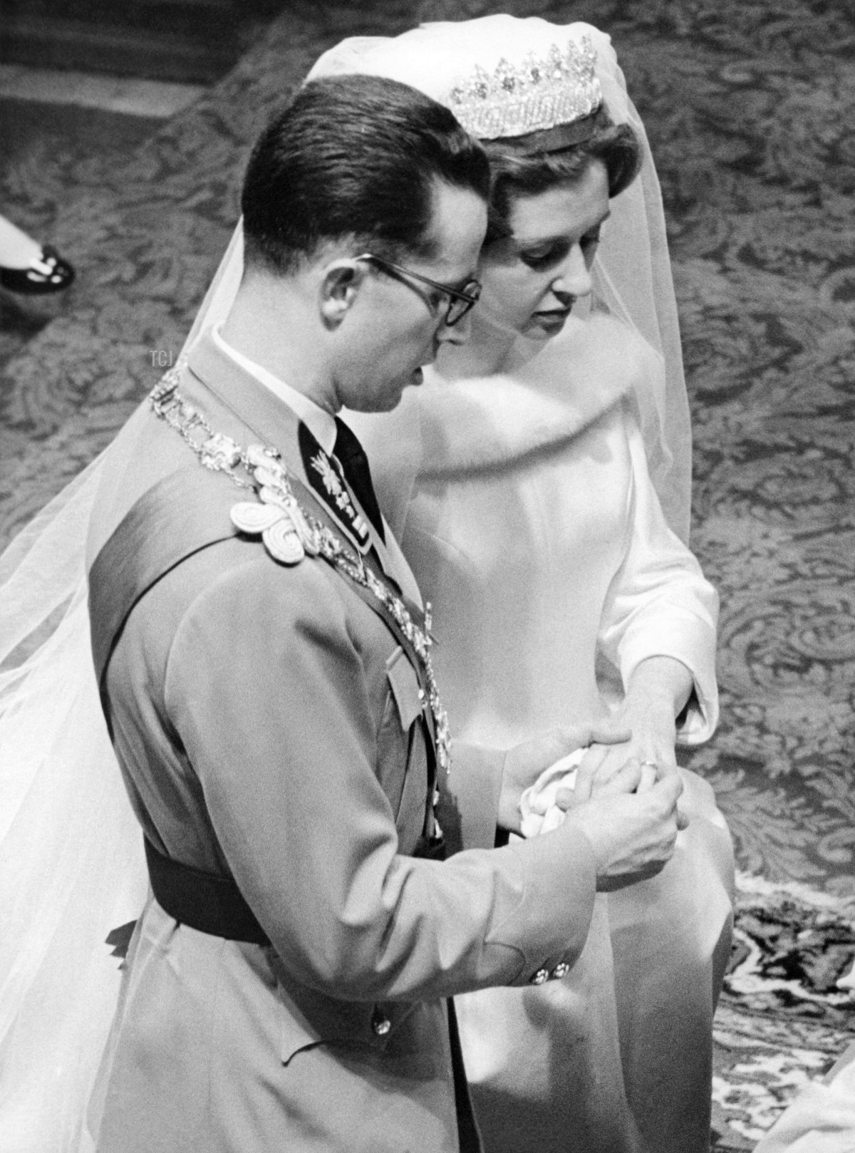 Il Re Baldovino e la Regina Fabiola dei Belgi durante il loro matrimonio reale a Bruxelles, 15 dicembre 1960 (AFP via Getty Images)