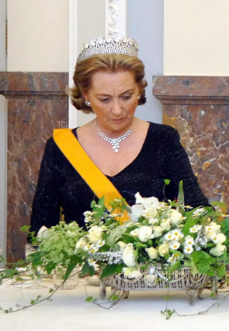 La Regina Paola dei Belgi durante il banchetto di stato lussemburghese a Bruxelles, 20 marzo 2007 (HERWIG VERGULT/AFP via Getty Images)