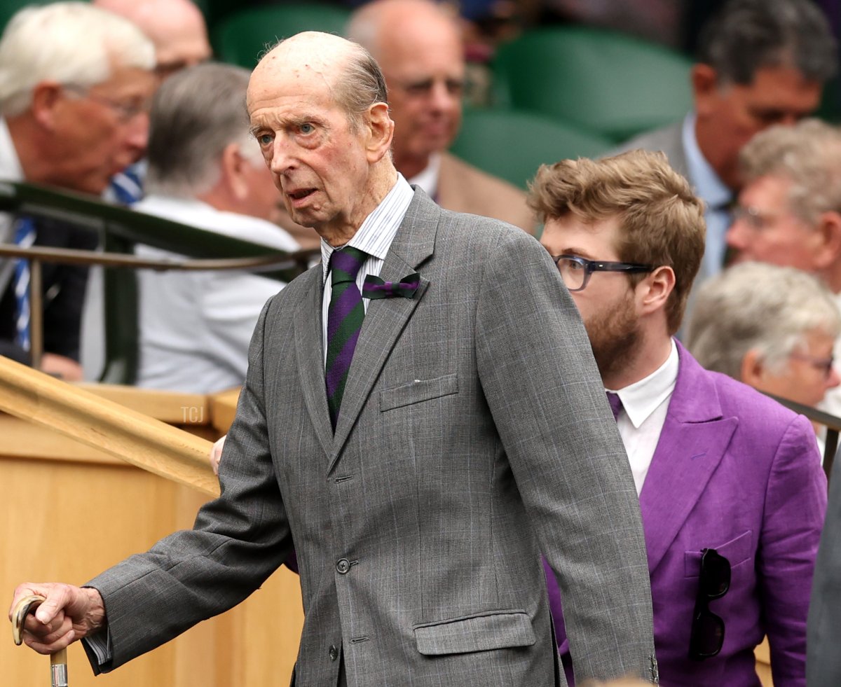 Il Duca di Kent e Columbus Taylor partecipano al dodicesimo giorno dei Campionati di Wimbledon 2023 all'All England Lawn Tennis and Croquet Club il 14 luglio 2023 a Londra, Inghilterra (Julian Finney/Getty Images)