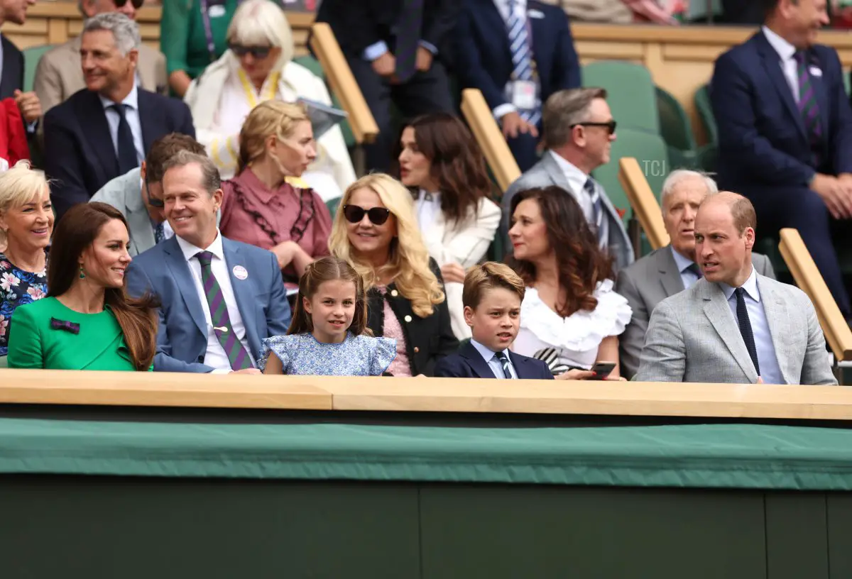 Il Principe e la Principessa di Galles, con il Principe George e la Principessa Charlotte, partecipano al quattordicesimo giorno dei Campionati di tennis di Wimbledon all'All England Lawn Tennis and Croquet Club il 16 luglio 2023 a Londra, Inghilterra (Julian Finney/Getty Images)