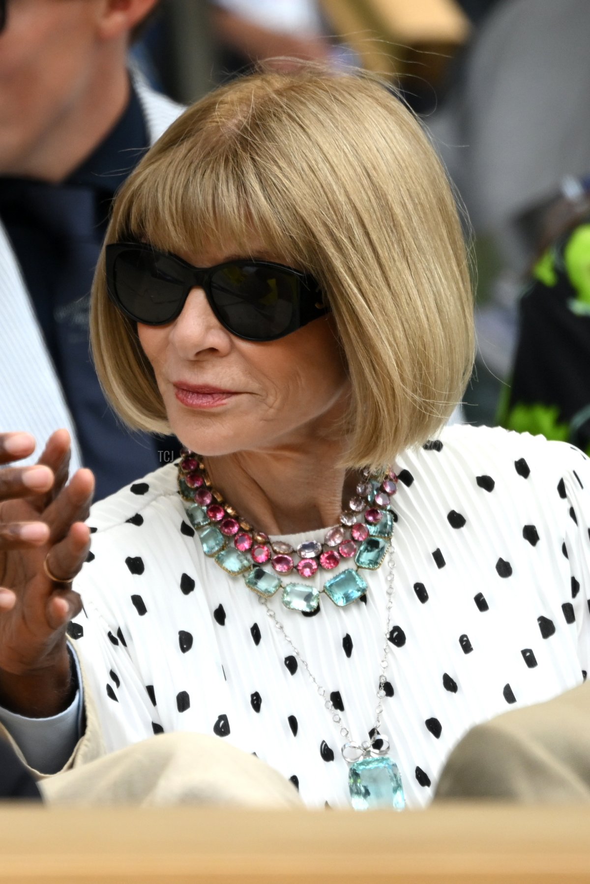 Anna Wintour assiste all'ottavo giorno dei Campionati di Wimbledon 2023 all'All England Lawn Tennis and Croquet Club il 10 luglio 2023 a Londra, Inghilterra (Mike Hewitt/Getty Images)