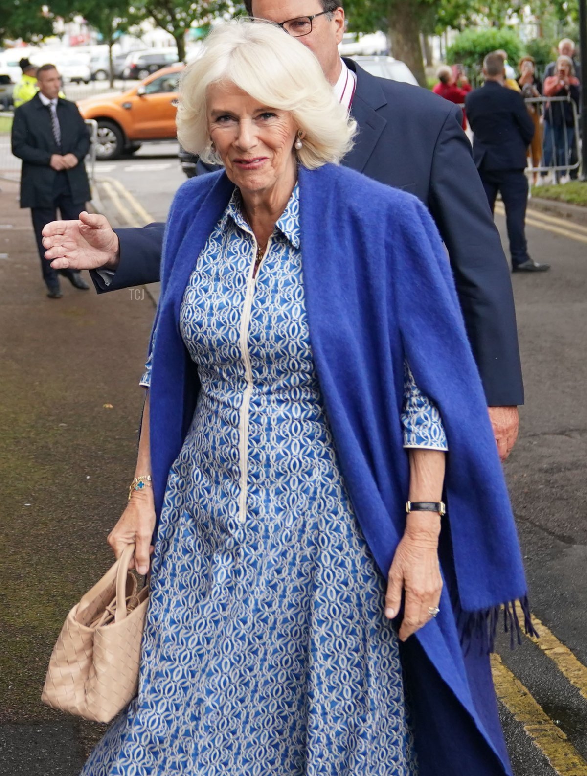 La regina Camilla visita il Redwings Horse Sanctuary presso la Anna Sewell House il 24 luglio 2023 a Great Yarmouth, Regno Unito (Jacob King - WPA Pool/Getty Images)