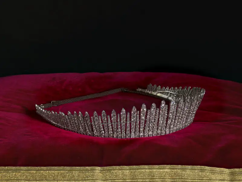 Il Tiara Fife Fringe esposto a Kensington Palace, 2018 (Historic Royal Palaces)