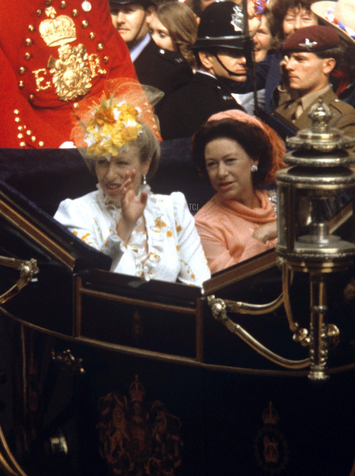 La Principessa Anna e la Principessa Margherita si recano alla Cattedrale di St. Paul per il matrimonio del Principe di Galles e di Lady Diana Spencer, 29 luglio 1981 (PA Images/Alamy)