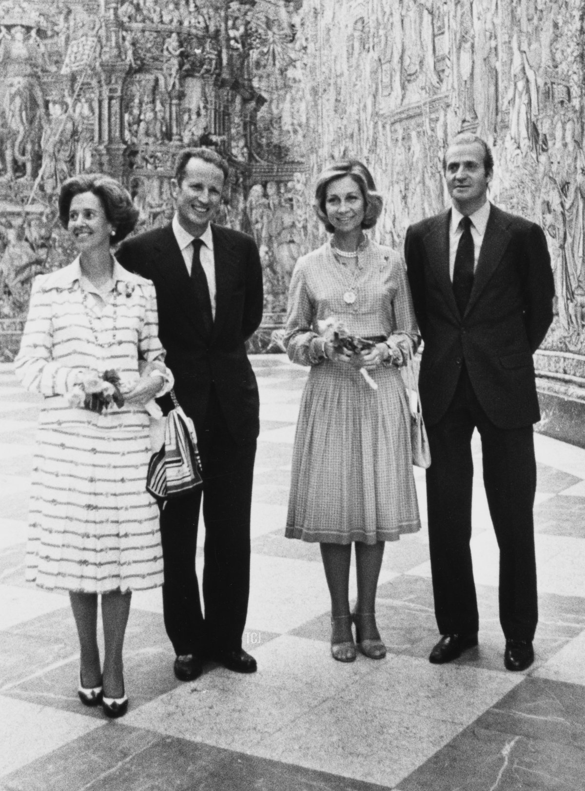 Il Re Baudouin e la Regina Fabiola del Belgio posano con il Re Juan Carlos e la Regina Sofia di Spagna durante una visita a Segovia il 25 settembre 1978 (Keystone/Hulton Archive/Getty Images)