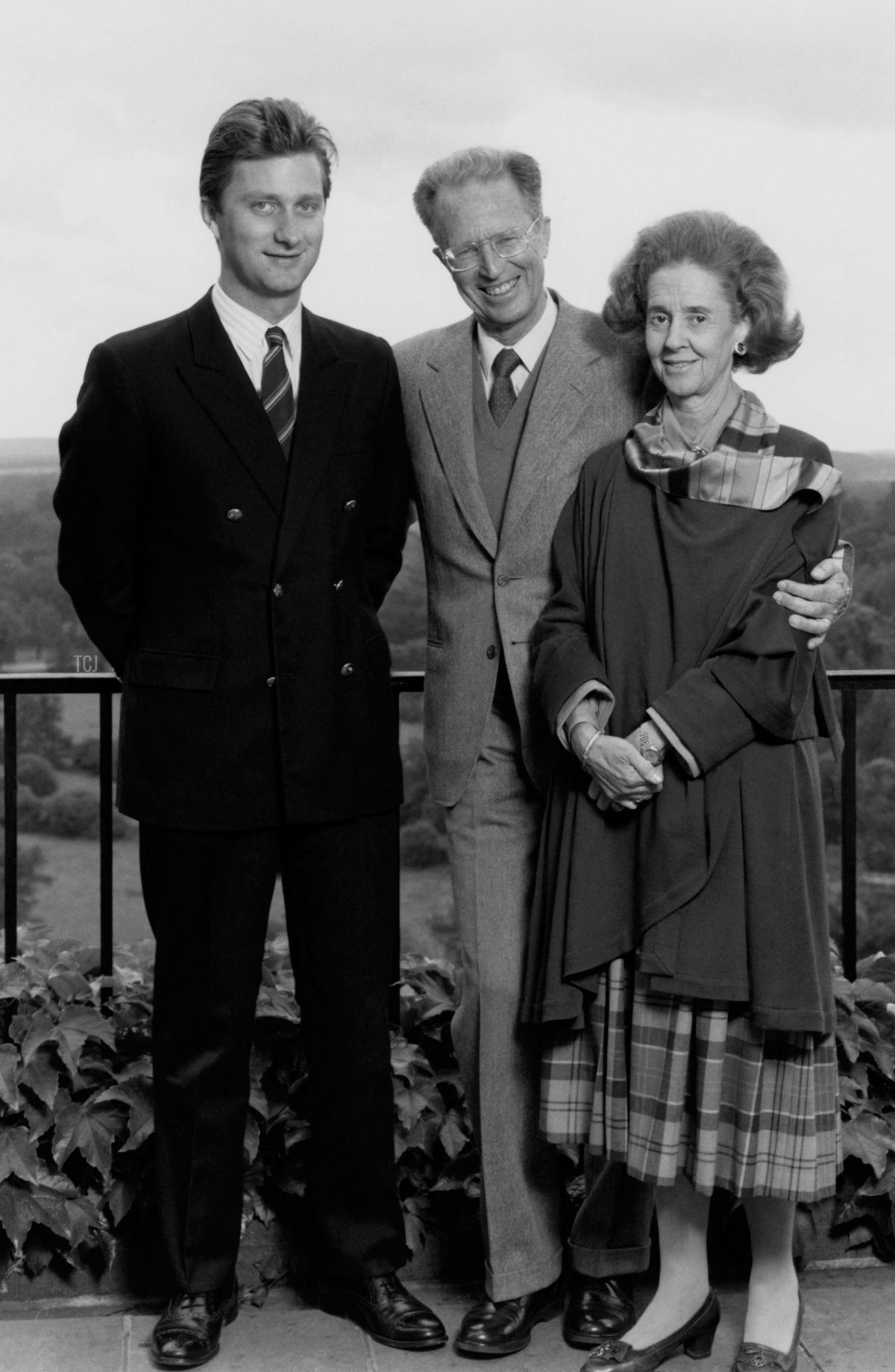 Il Principe Filippo posa con il Re Baudouin e la Regina Fabiola del Belgio al Palazzo di Laeken, luglio 1990 (BELGA/AFP tramite Getty Images)