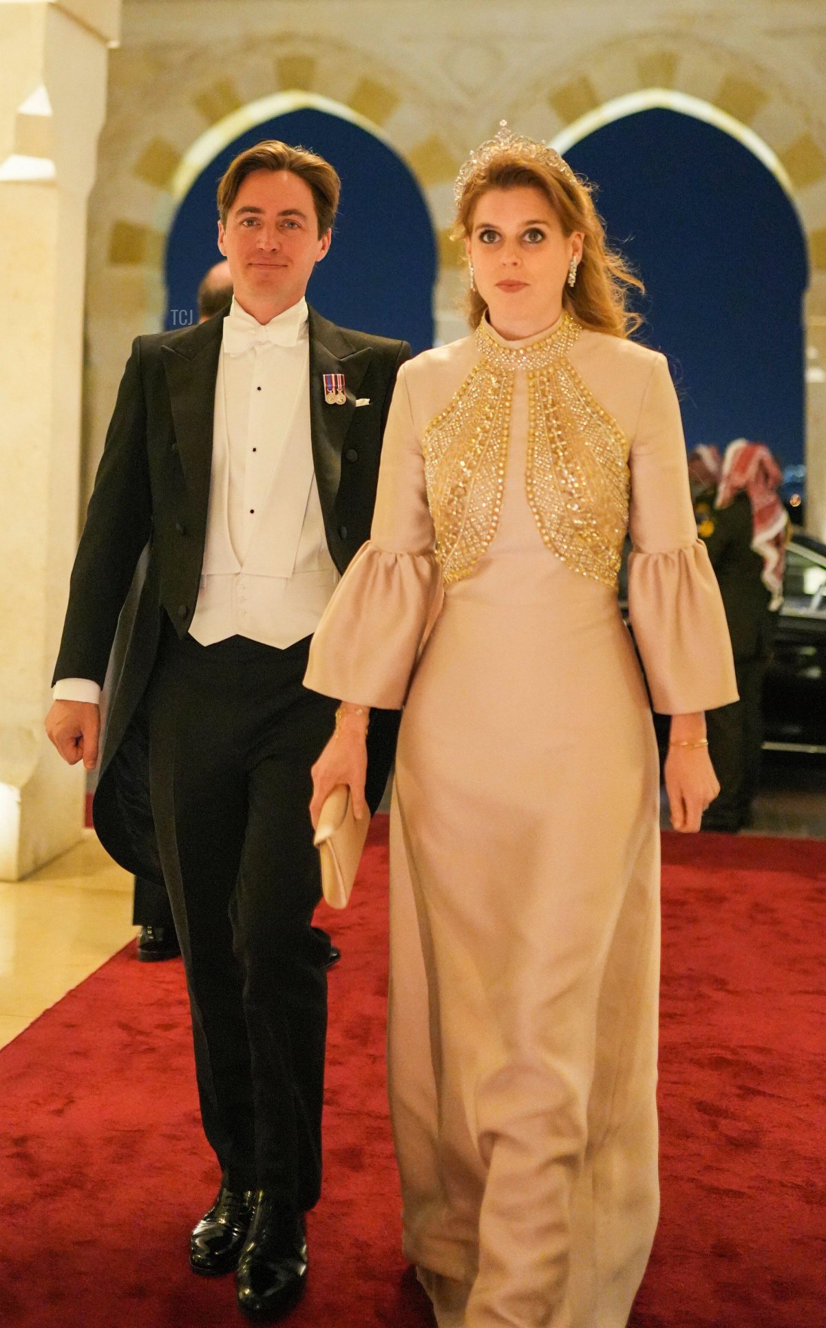 Edoardo Mapelli Mozzi e la Principessa Beatrice di York partecipano a un banchetto nuziale in onore del Principe ereditario Hussein e della Principessa Rajwa di Giordania ad Amman, 1 Giugno 2023 (Corte Hashemita Reale/Albert Nieboer/DPA Picture Alliance/Alamy)